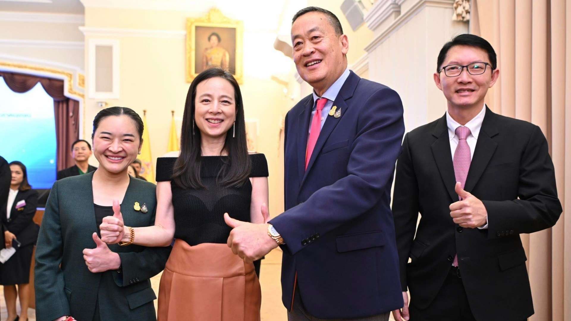 นวลพรรณ ล่ำซำ - เศรษฐา ทวีสิน