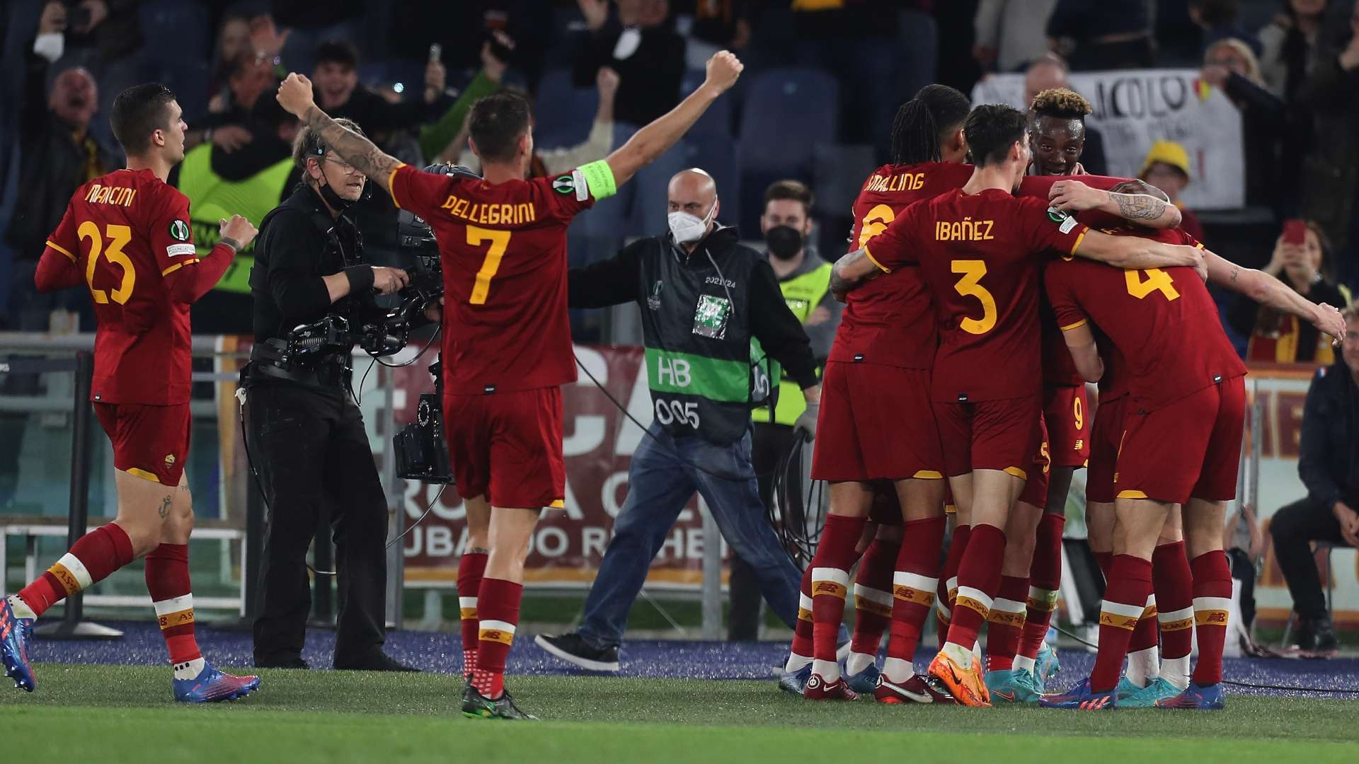 Roma celebrating Bodo Glimt Conference League