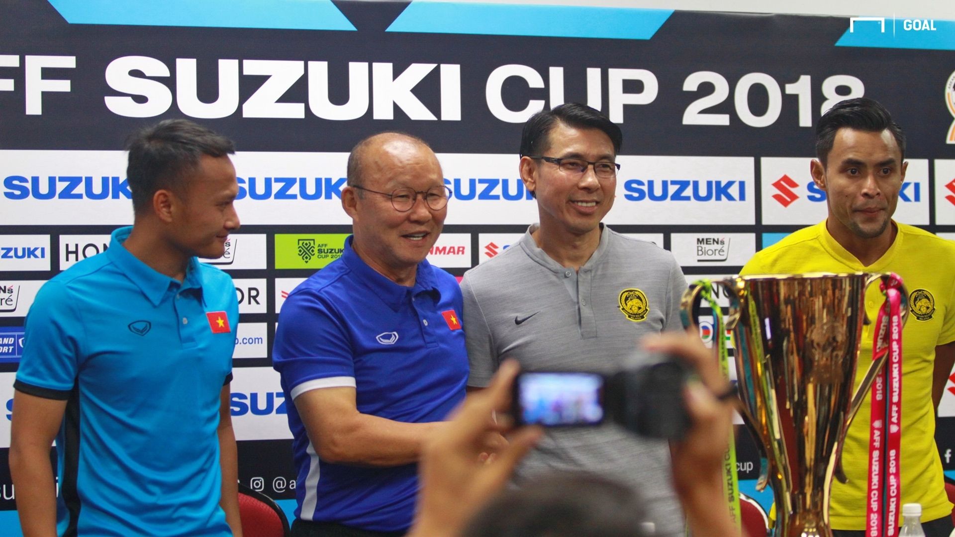 HLV Park Hang-seo vs HLV Tan Cheng Hoe AFF Suzuki Cup 2018