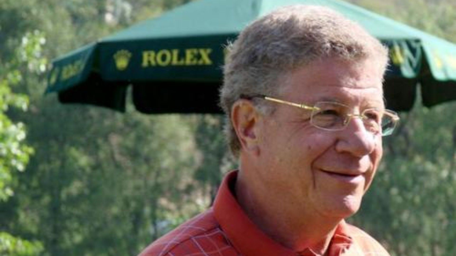 carlos alazraki en un torneo de golf