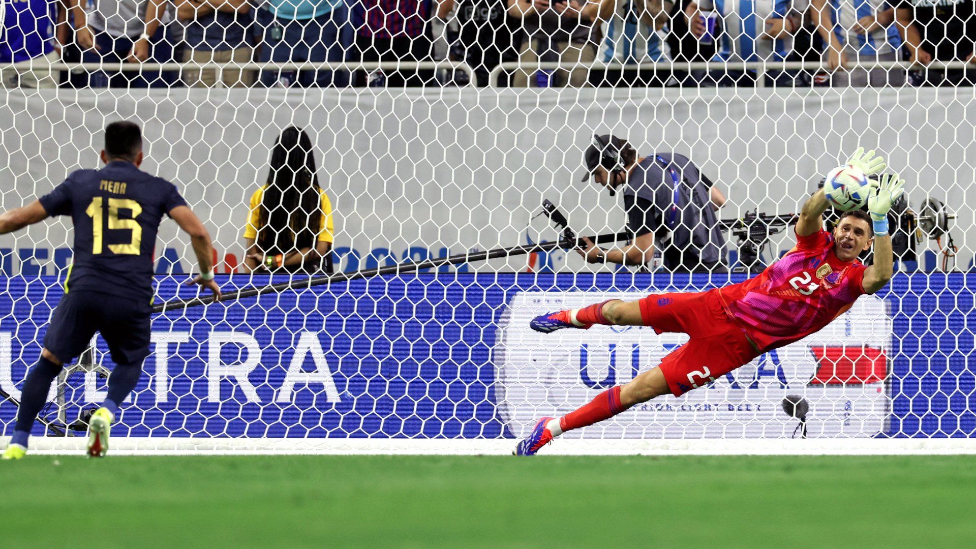 Emi Martinez penalty save Argentina Ecuador Copa America 2024