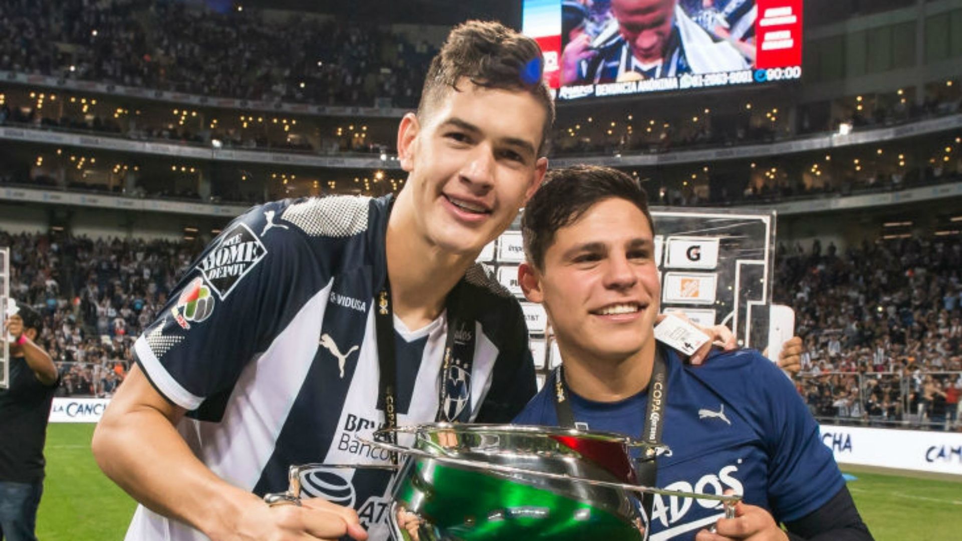 César Montes Jonathan González