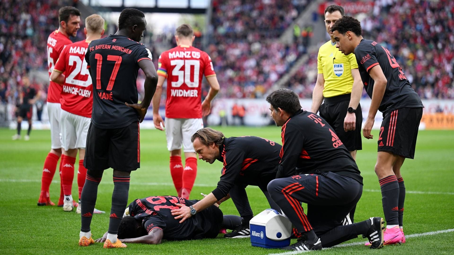 alphonso-davies-fc-bayern-22042023