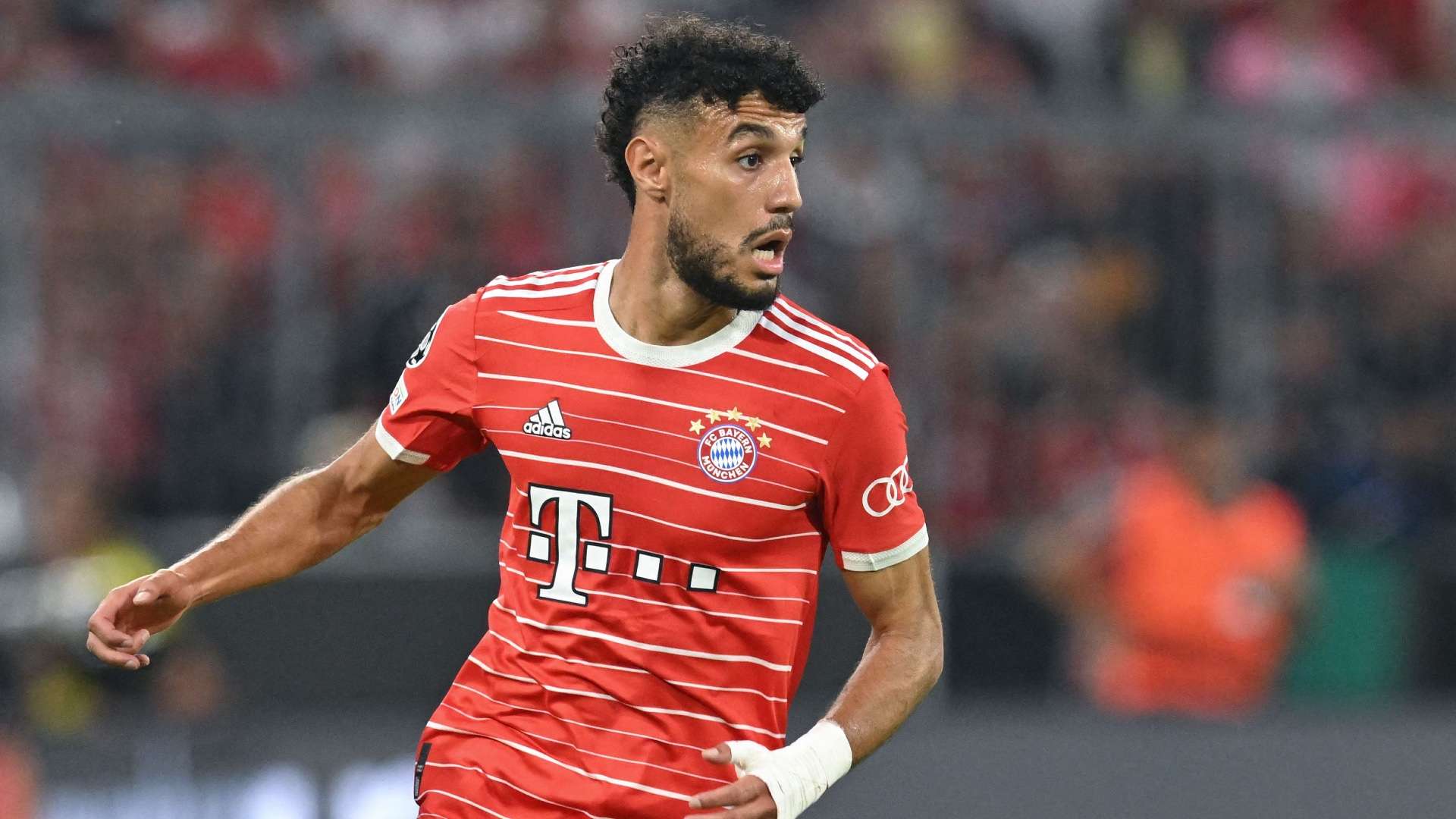 Noussair Mazraoui FC Bayern Barcelona 2022