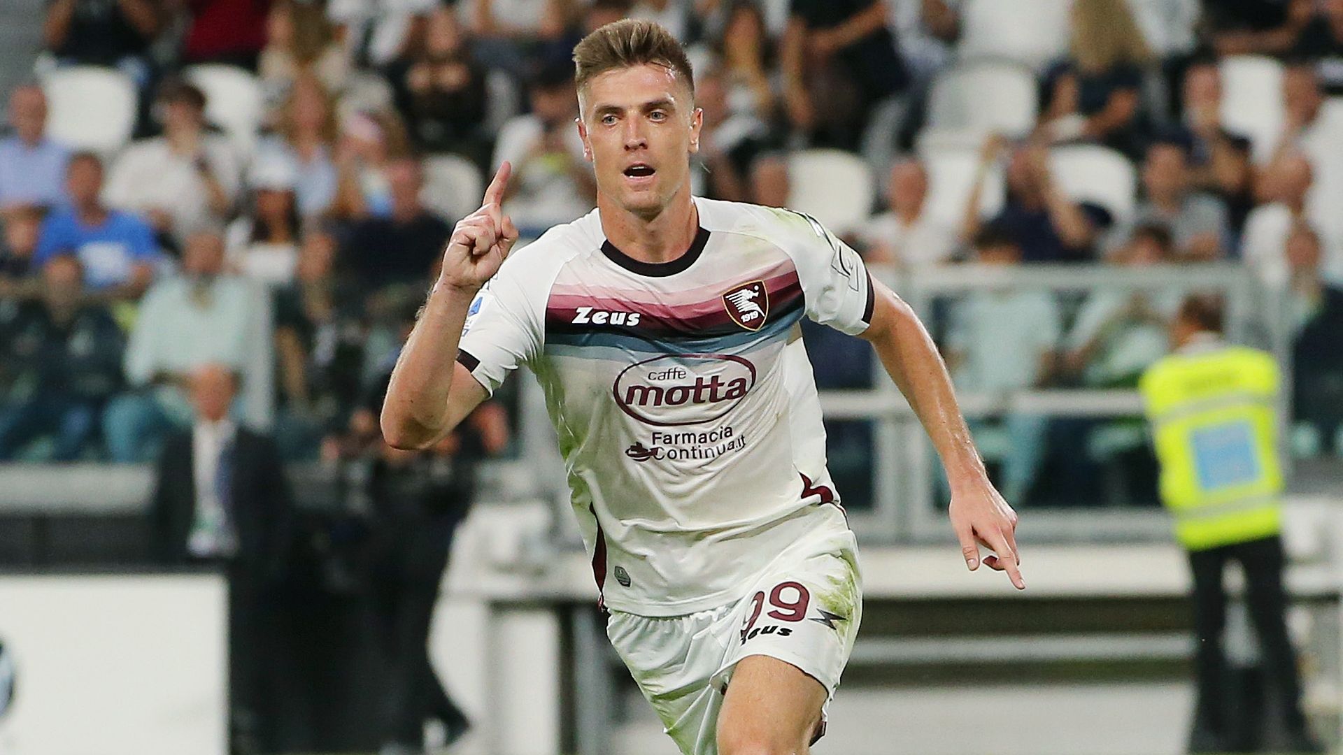 Piatek Juventus Salernitana celebrating