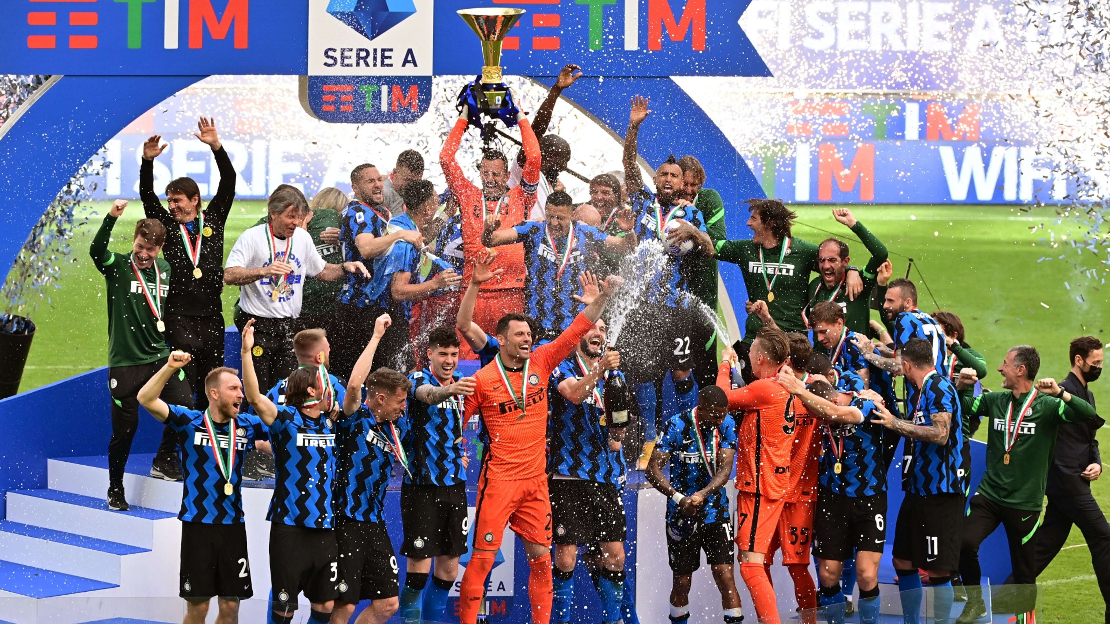 Inter celebrating Scudetto