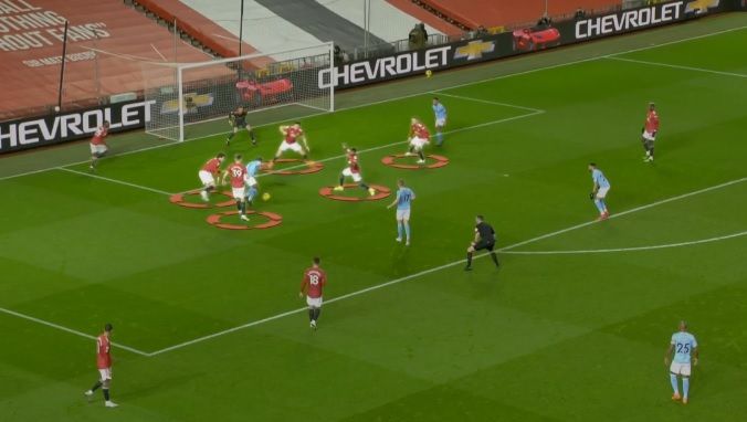 라힘 스털링 슈팅 막히는 장면