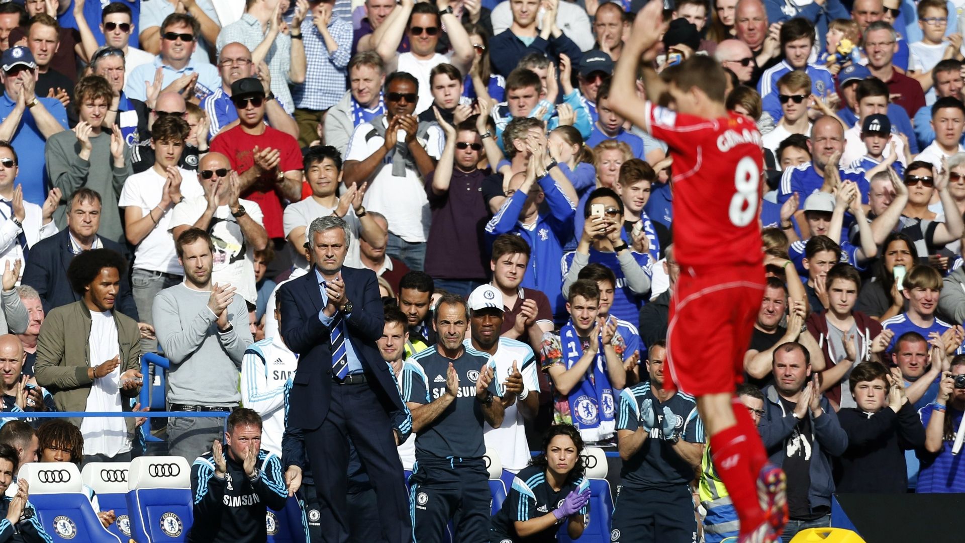 Fans opposition standing ovation