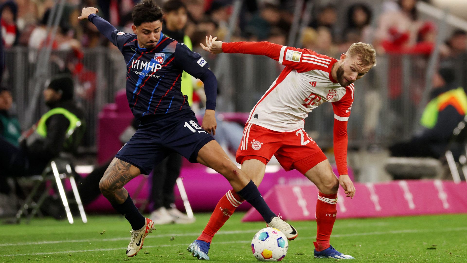 KONRAD LAIMER BAYERN MÜNCHEN BUNDESLIGA 11112023