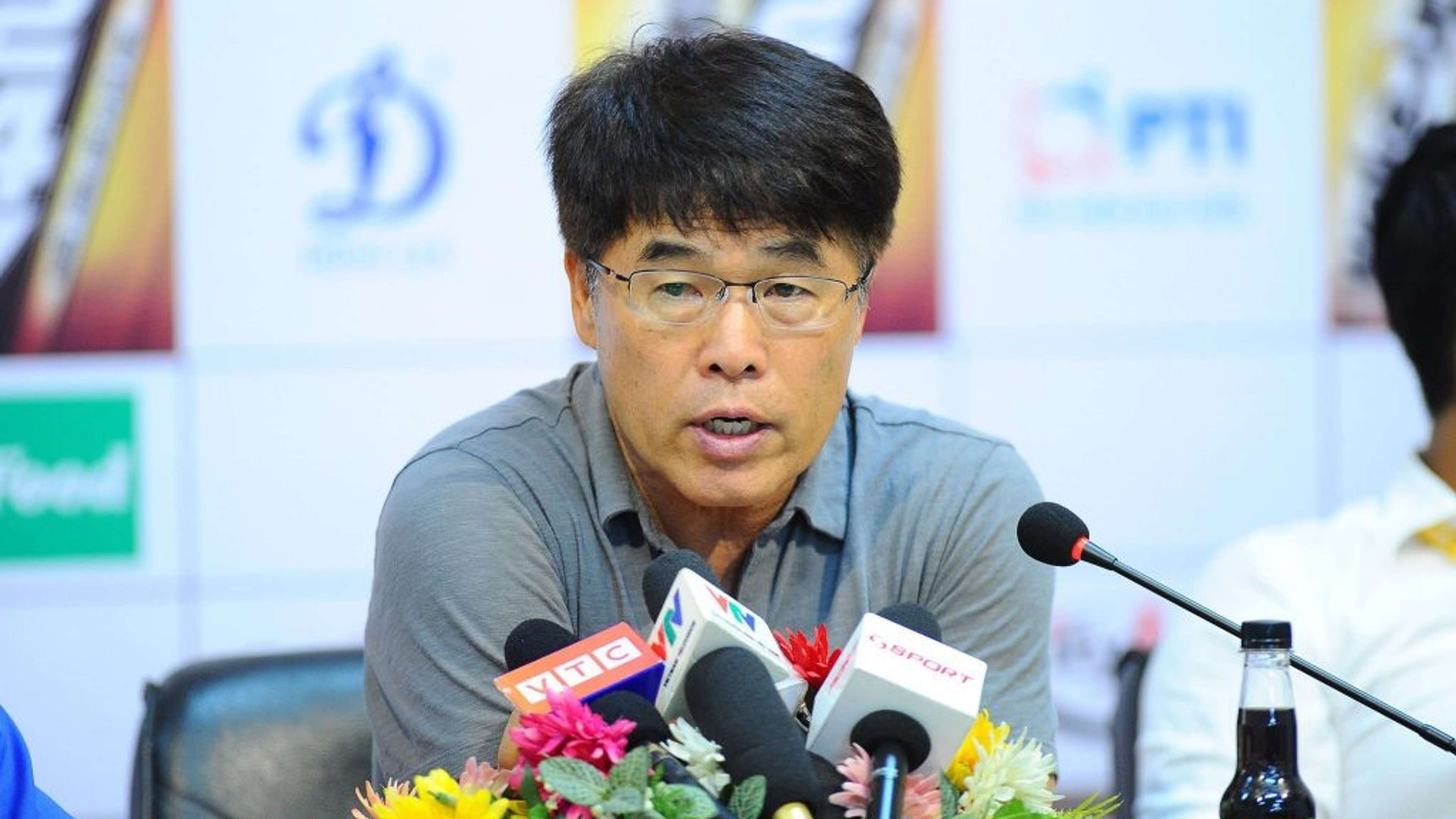 Coach Lee Heung-sil Viettel V.League 2019