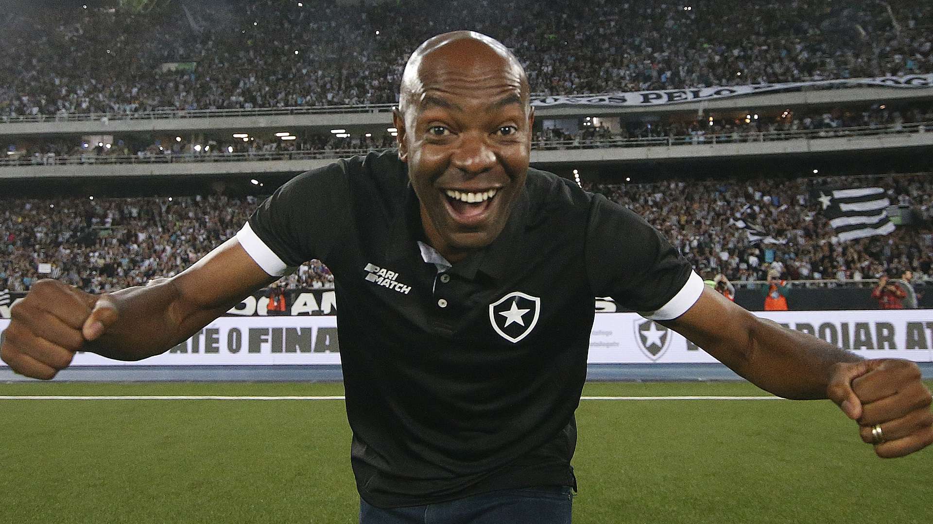 Cláudio Caçapa, técnico interino do Botafogo em 2023