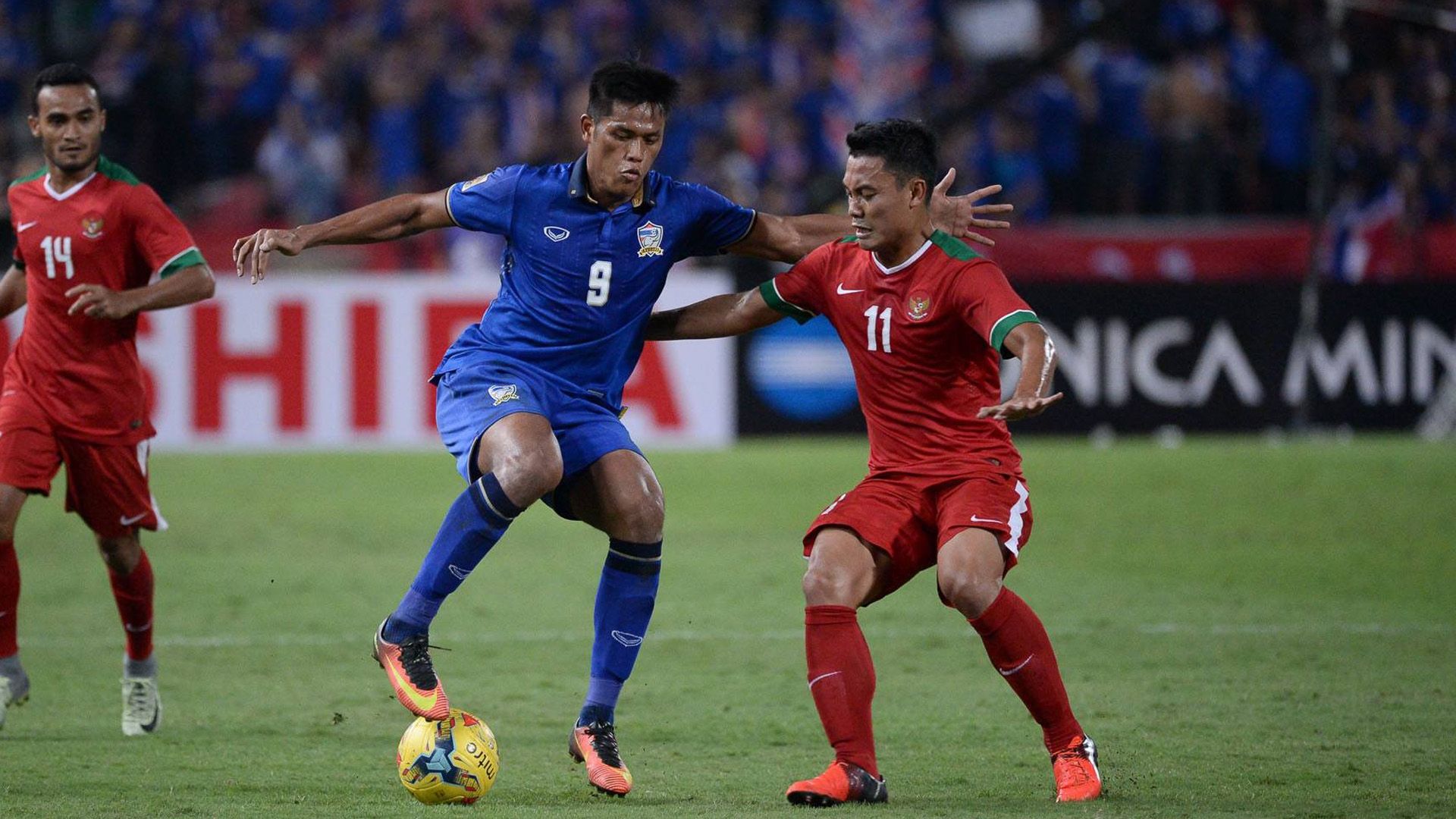 Sirod Chattong - Thailand & Dedi Kusnandar - Indonesia AFF Suzuki Cup