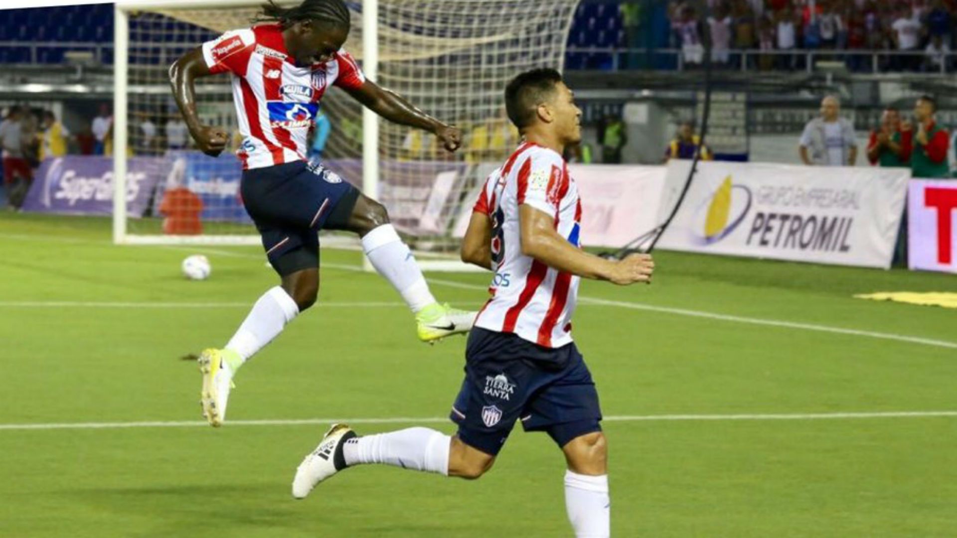 Teo Gutiérrez y Yimmi Chará Junior de Barramquilla 2017-II