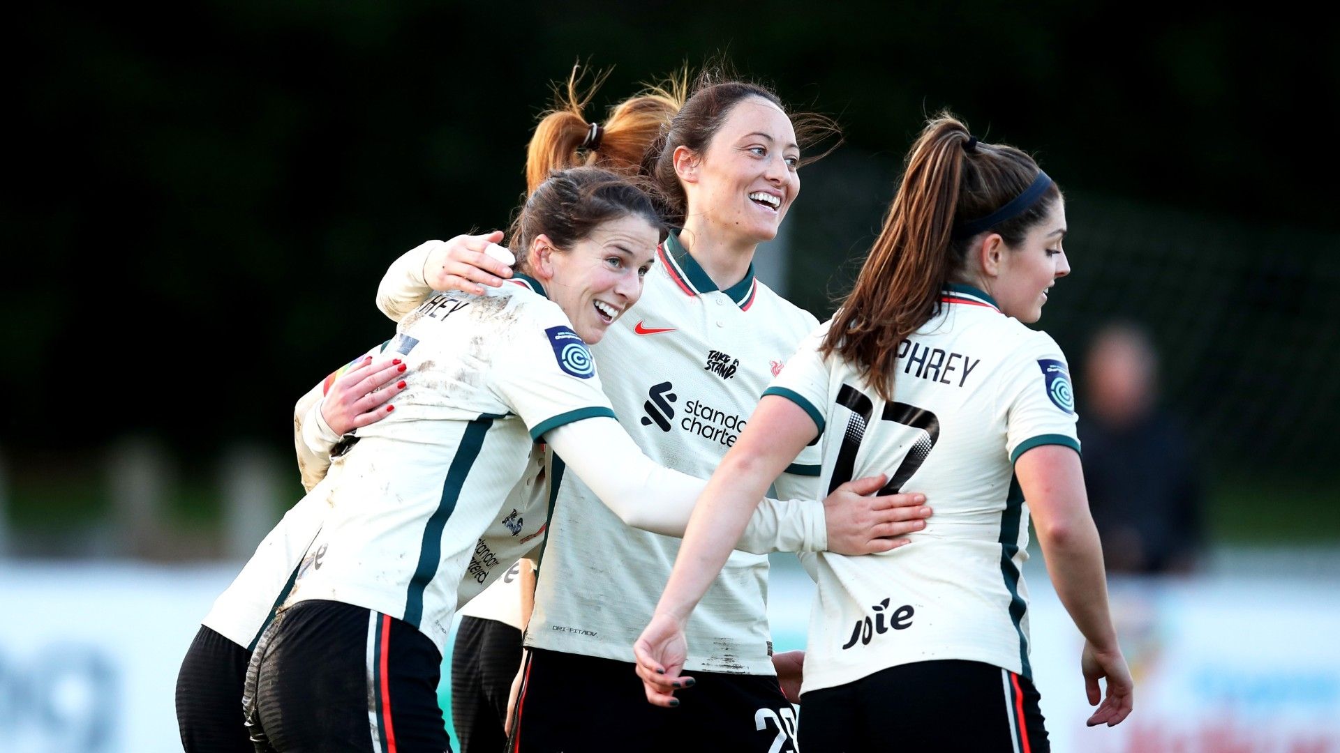 Liverpool women celebrate 2022