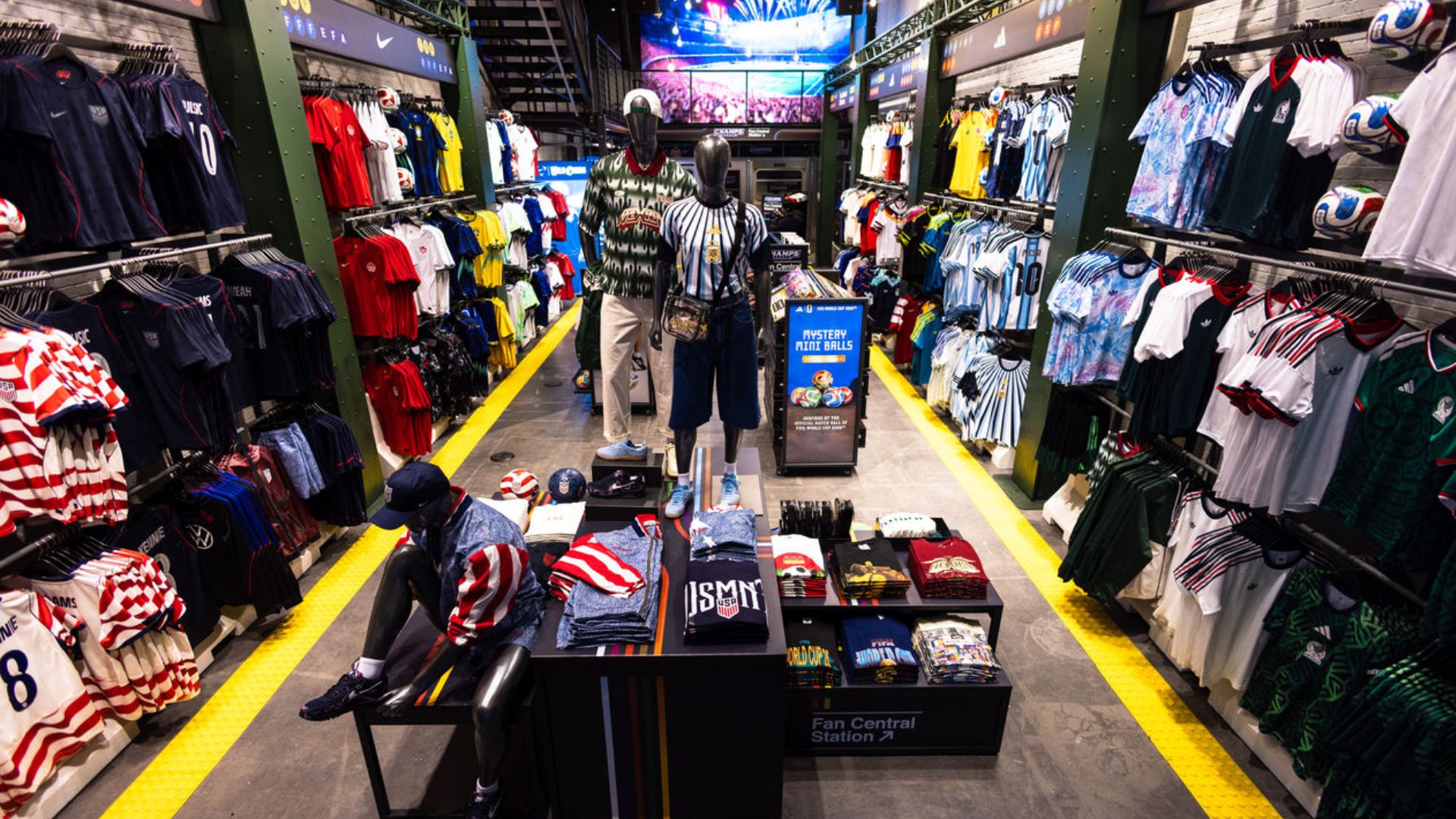 Champs Sports Fan Central Station Inside