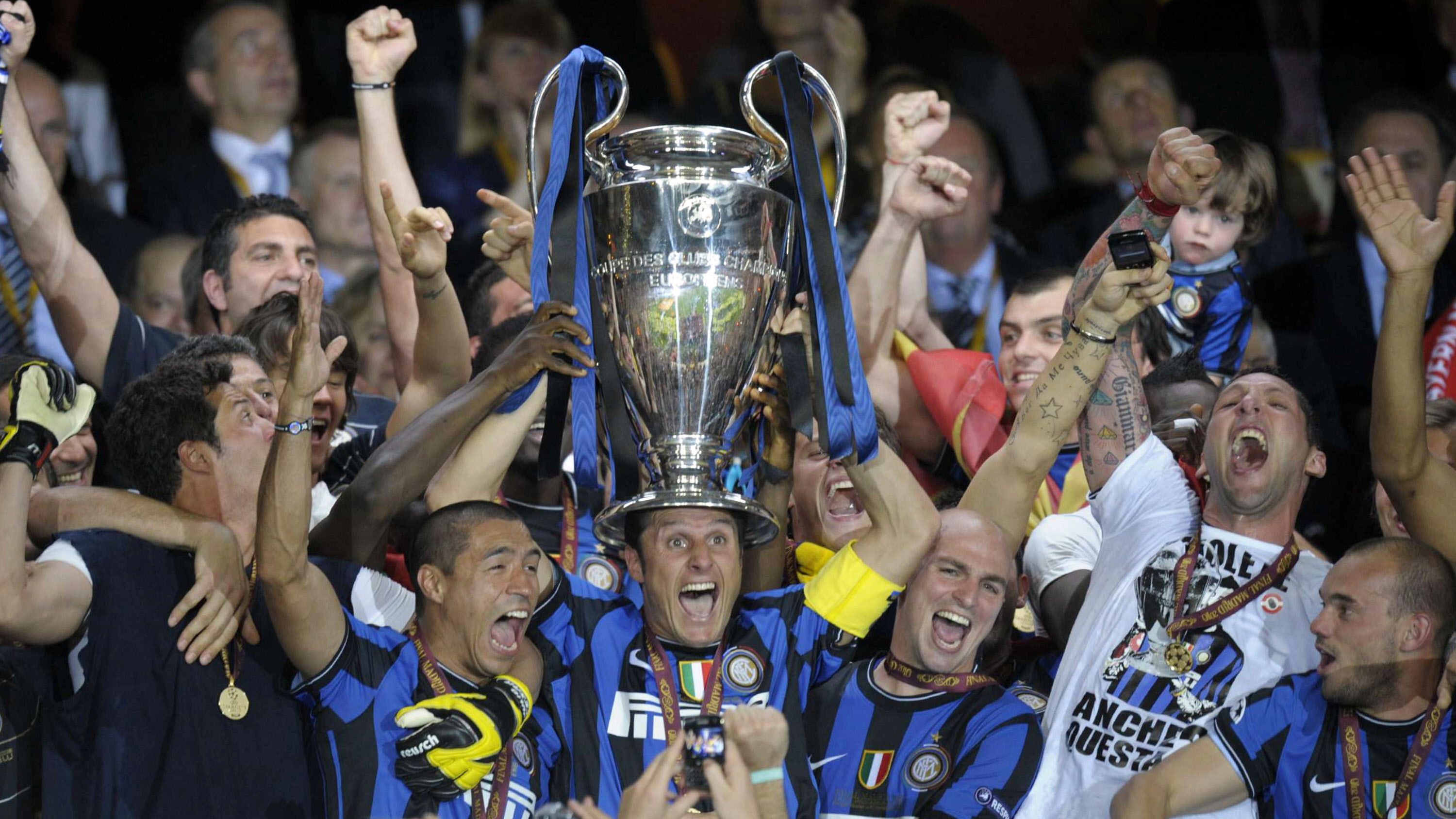 Inter Milan's players celebrate with the