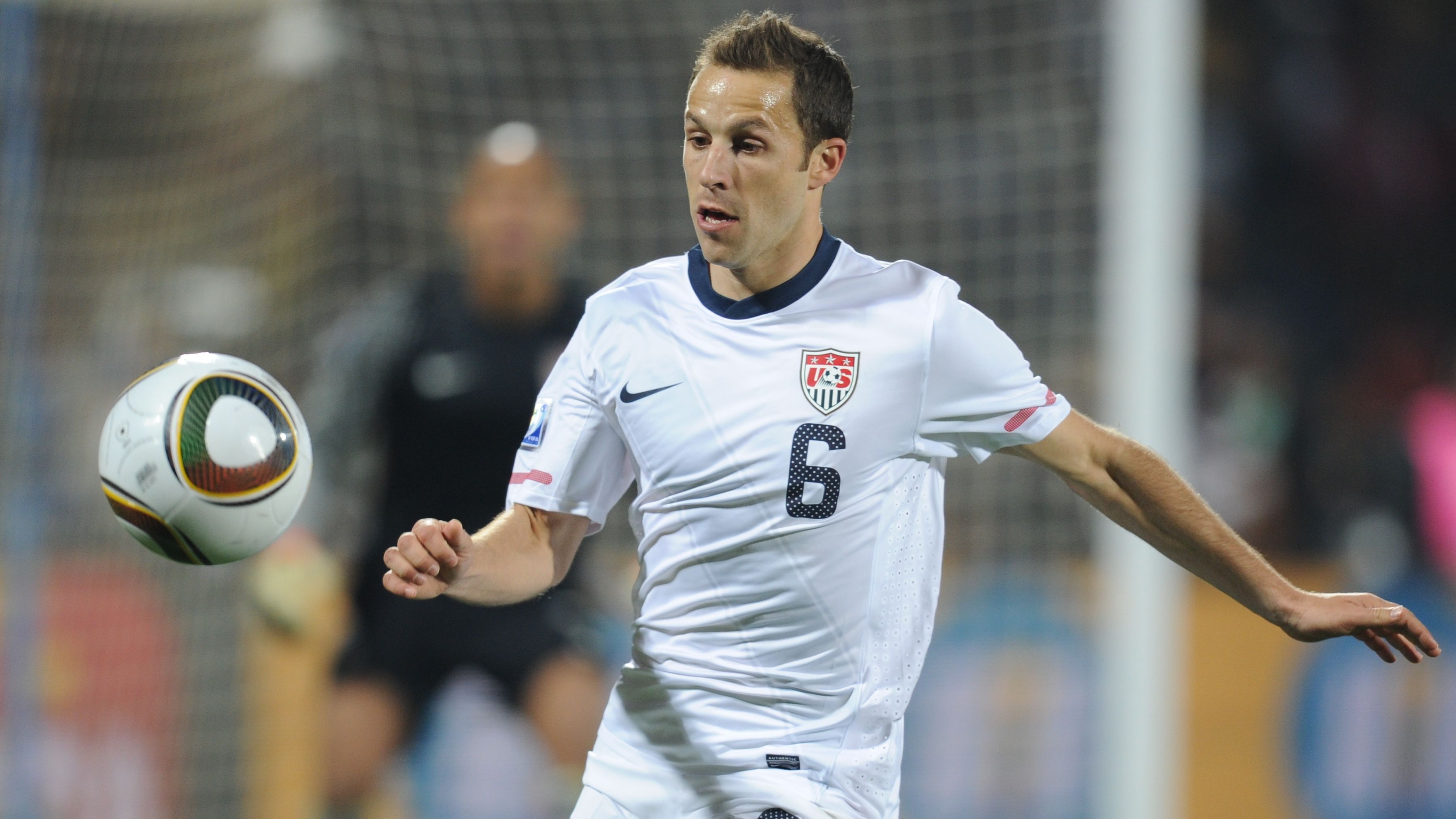 US defender Steve Cherundolo eyes the ba