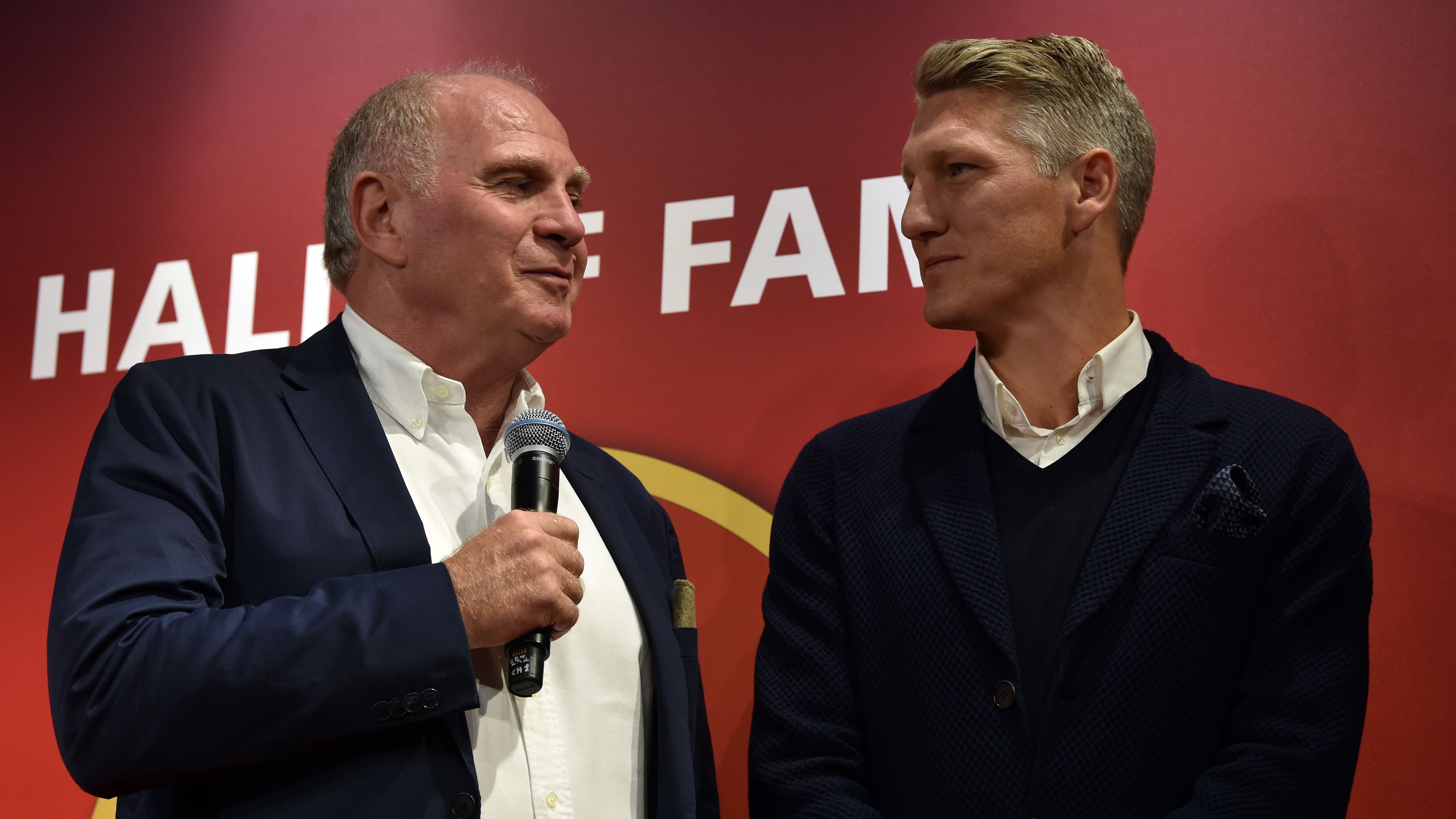 FBL-GER-BAYERN MUNICH-SCHWEINSTEIGER