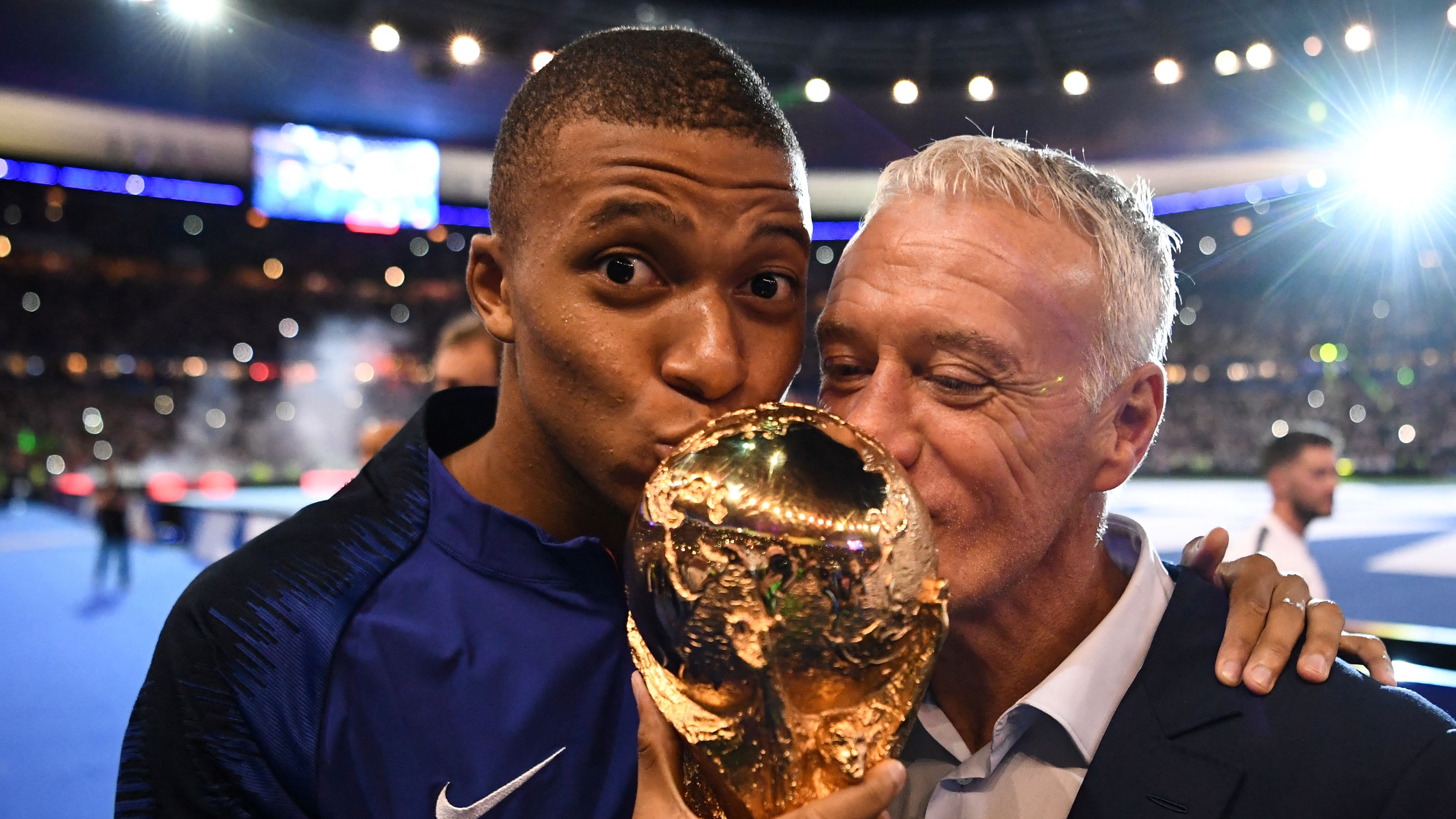 TOPSHOT-FBL-NATIONS-FRA-NED