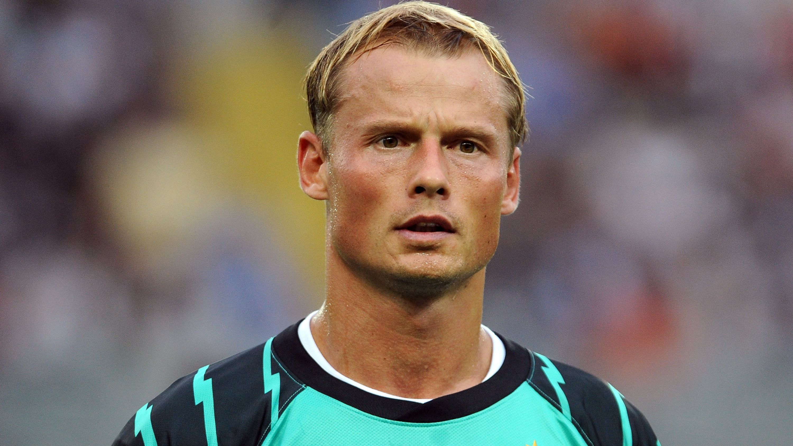 Incidente stradale, morto l'ex portiere della Juventus Alexander Manninger:  scontro fatale con un treno ad un passaggio a livello non custodito |  Goal.com Italia
