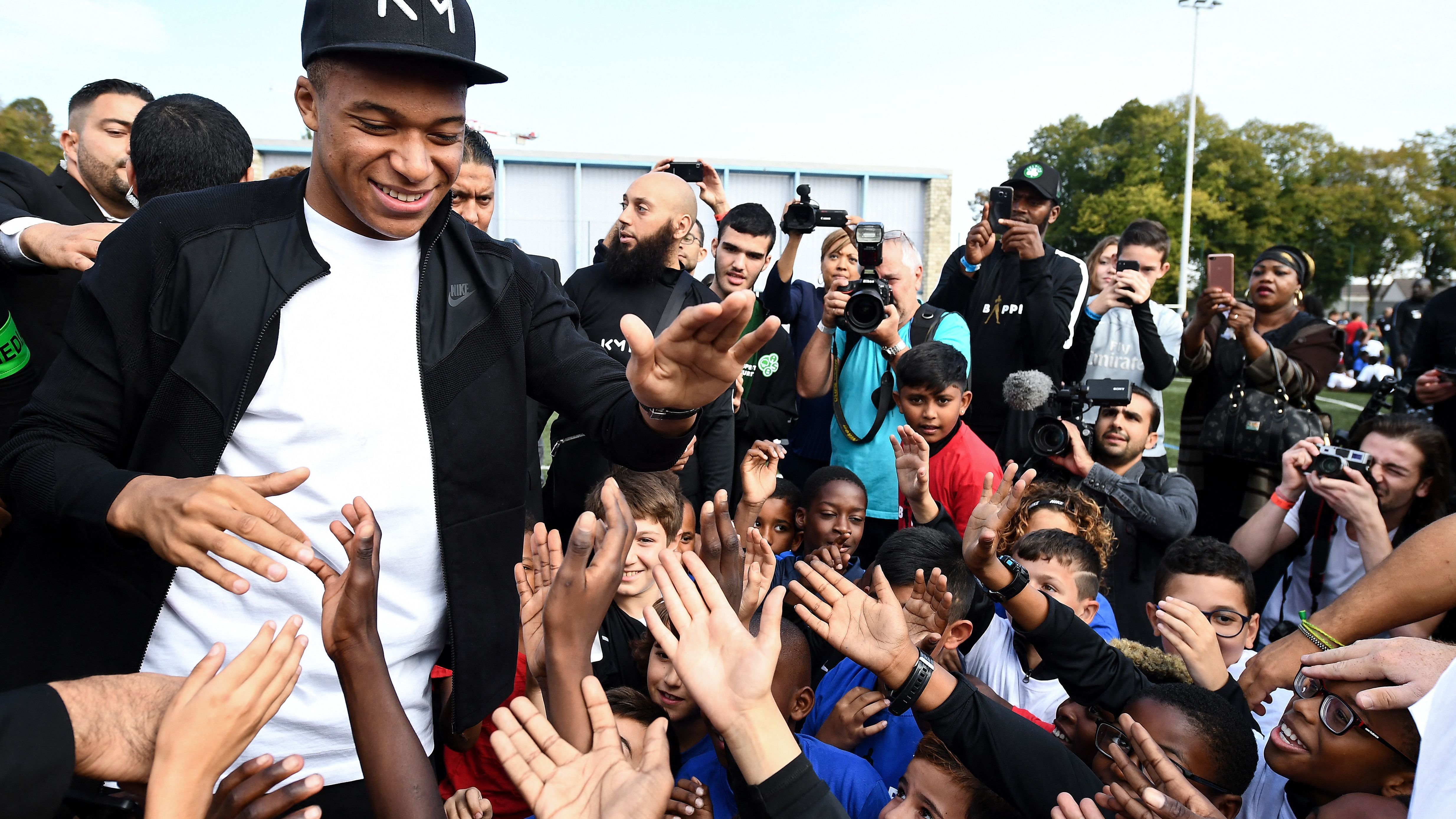 TOPSHOT-FBL-FRA-MBAPPE-BONDY