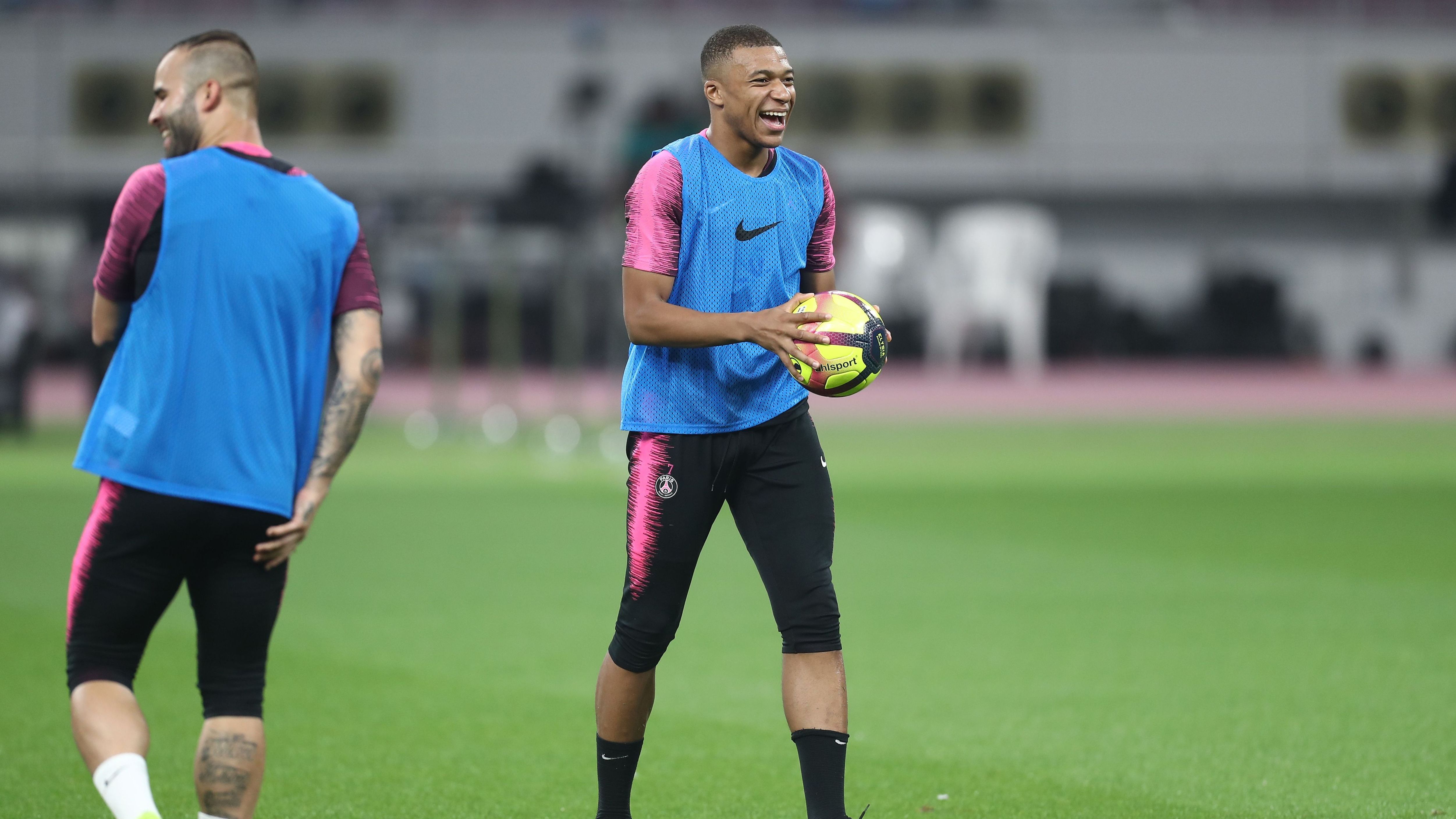 FBL-QAT-FRA-PSG-TRAINING