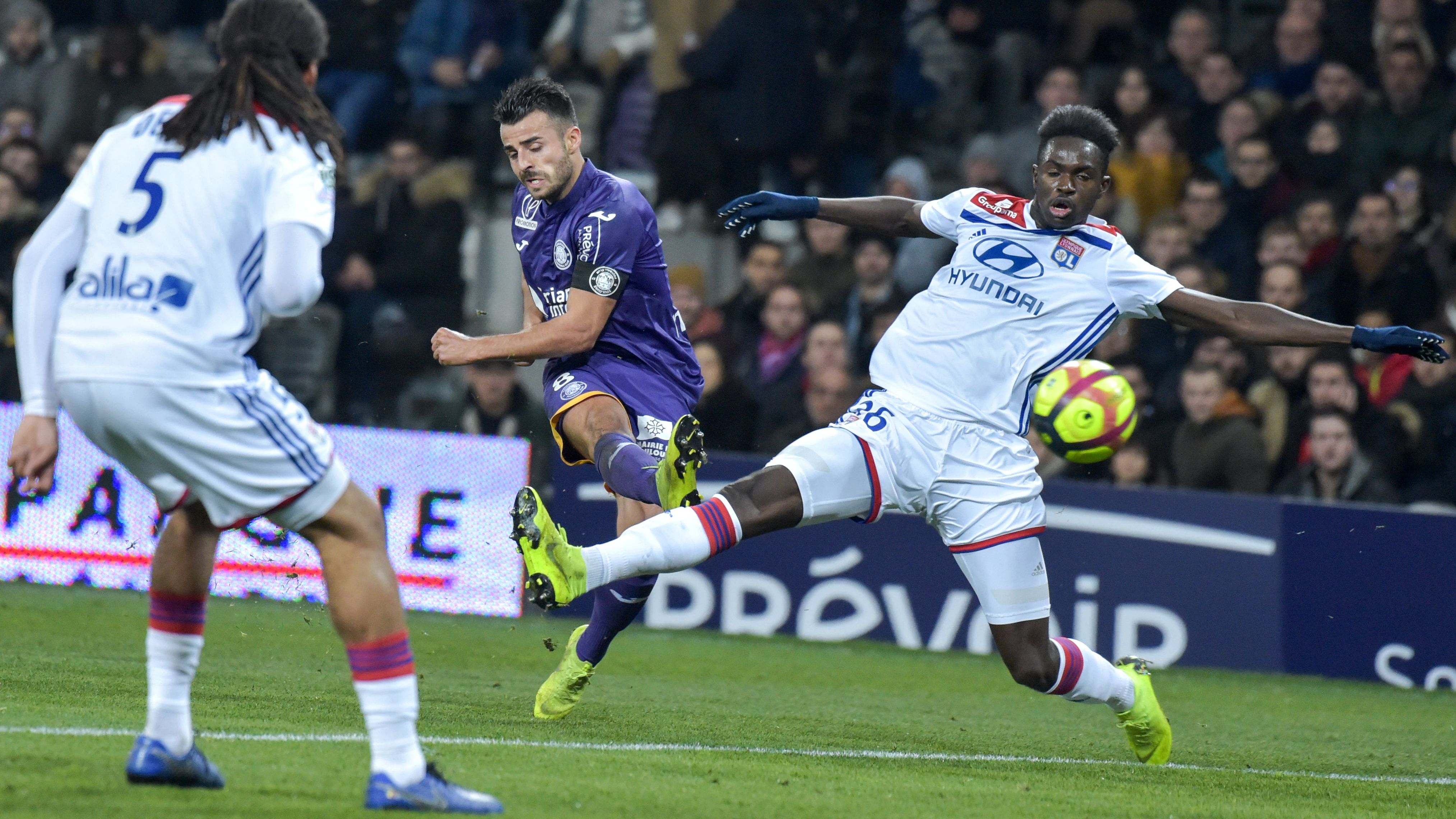 FBL-FRA-LIGUE1-TOULOUSE-LYON