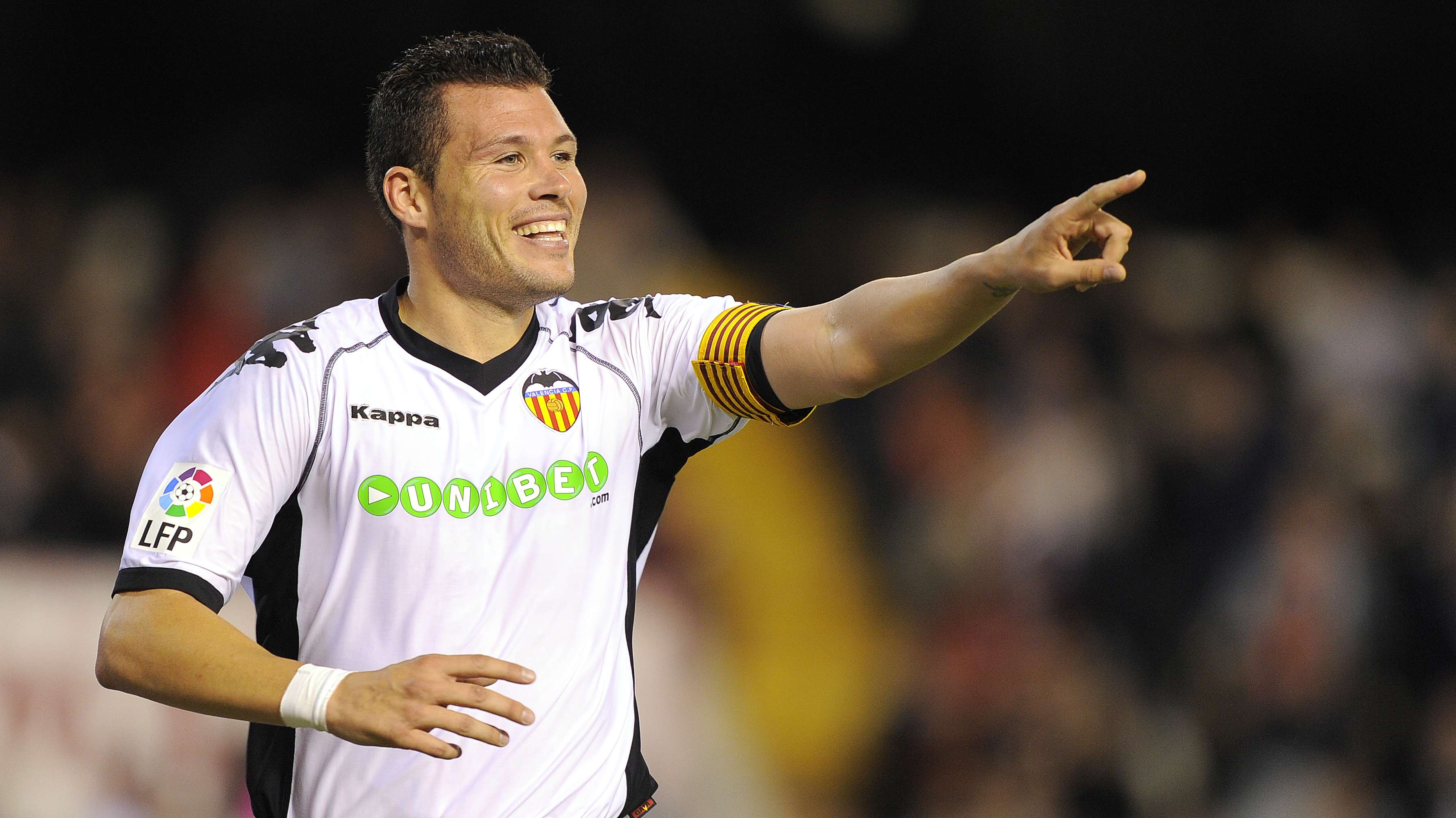 Valencia's defender David Navarro (L) ce