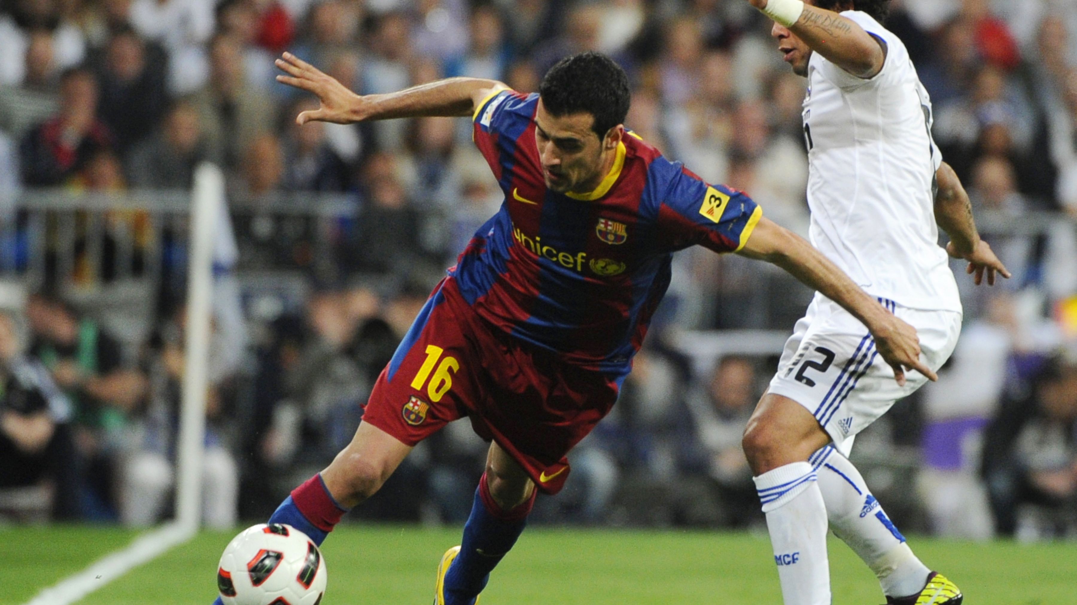 Barcelona's midfielder Andres Iniesta (L