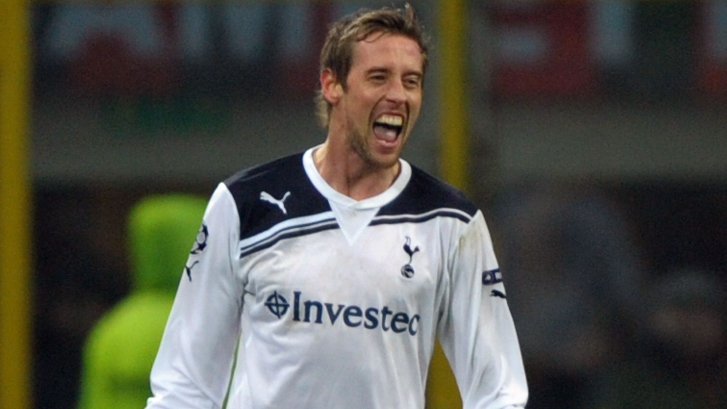 Tottenham's forward Peter Crouch celebra