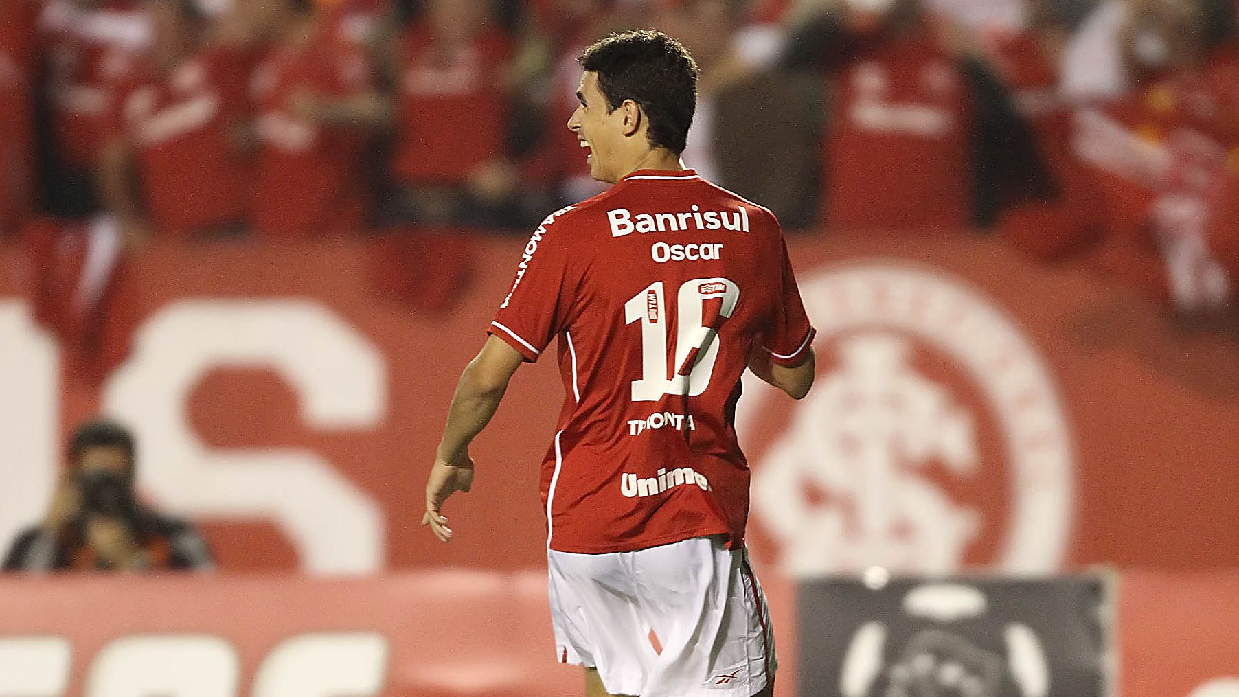 Internacional's Oscar celebrates after s