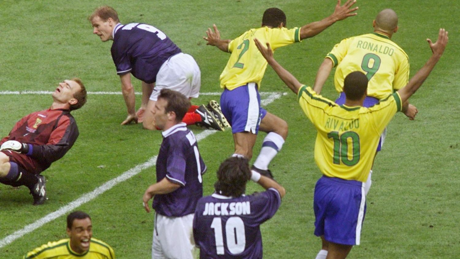 CUP-FR98-BRA-SCO-GOAL REACTION