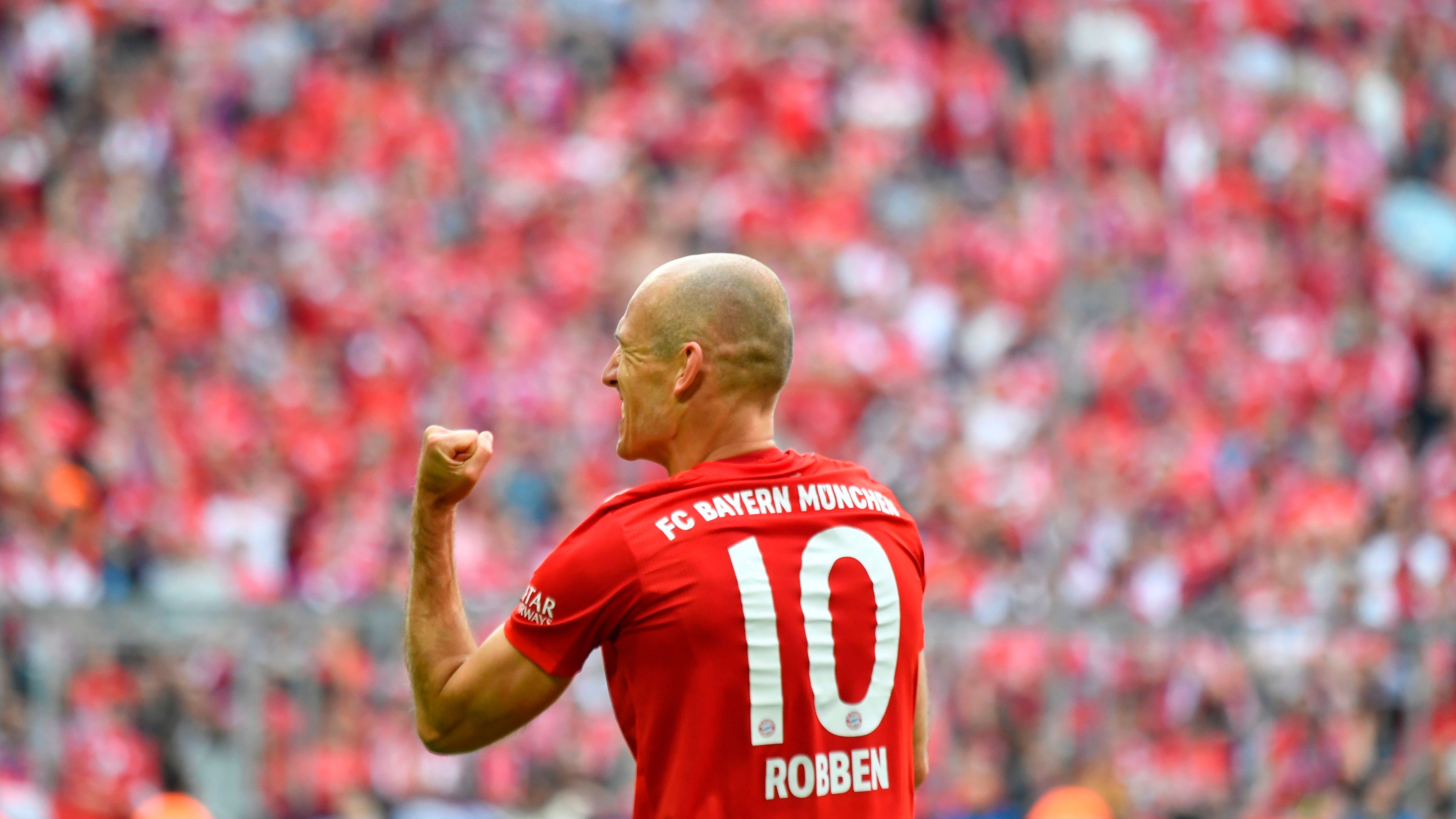 FBL-GER-BUNDESLIGA-BAYERN MUNICH-FRANKFURT