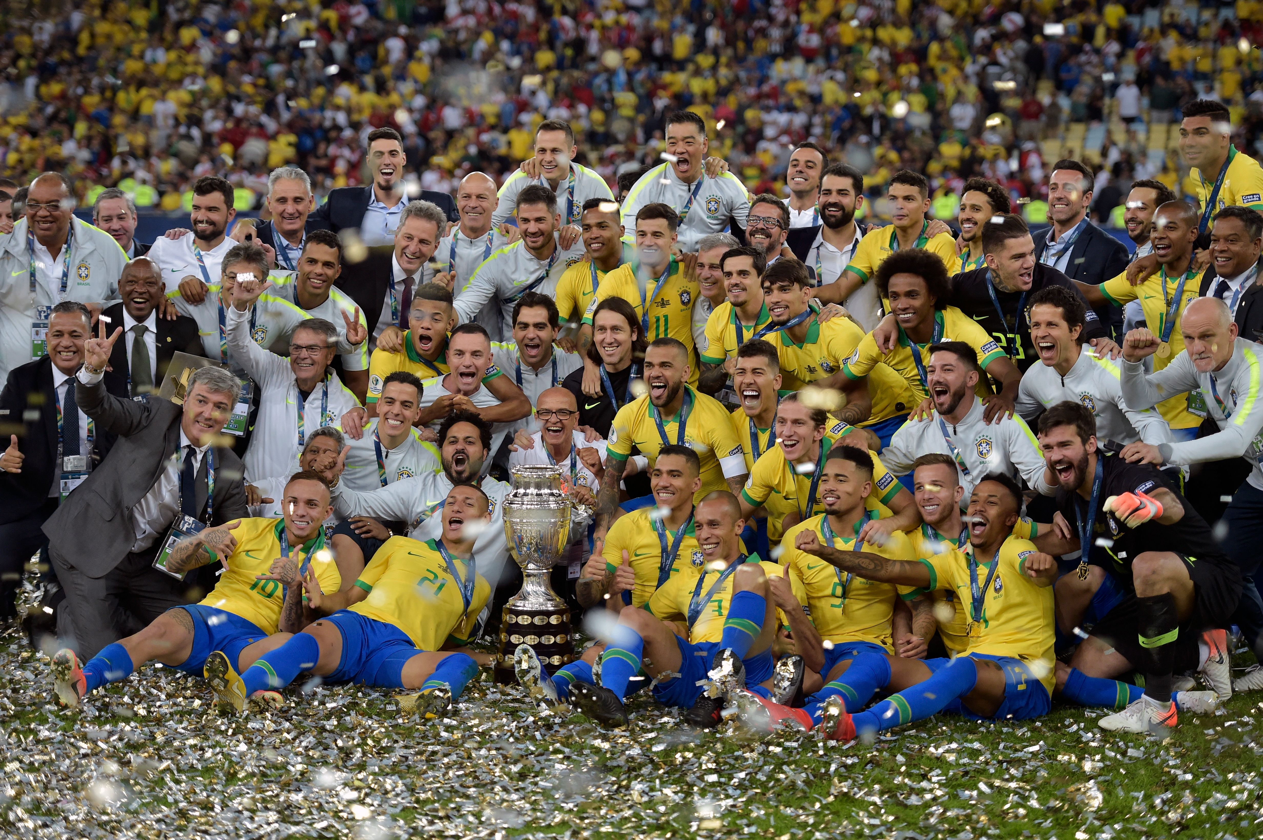 TOPSHOT-FBL-COPA AMERICA-2019-BRA-PER-TROPHY