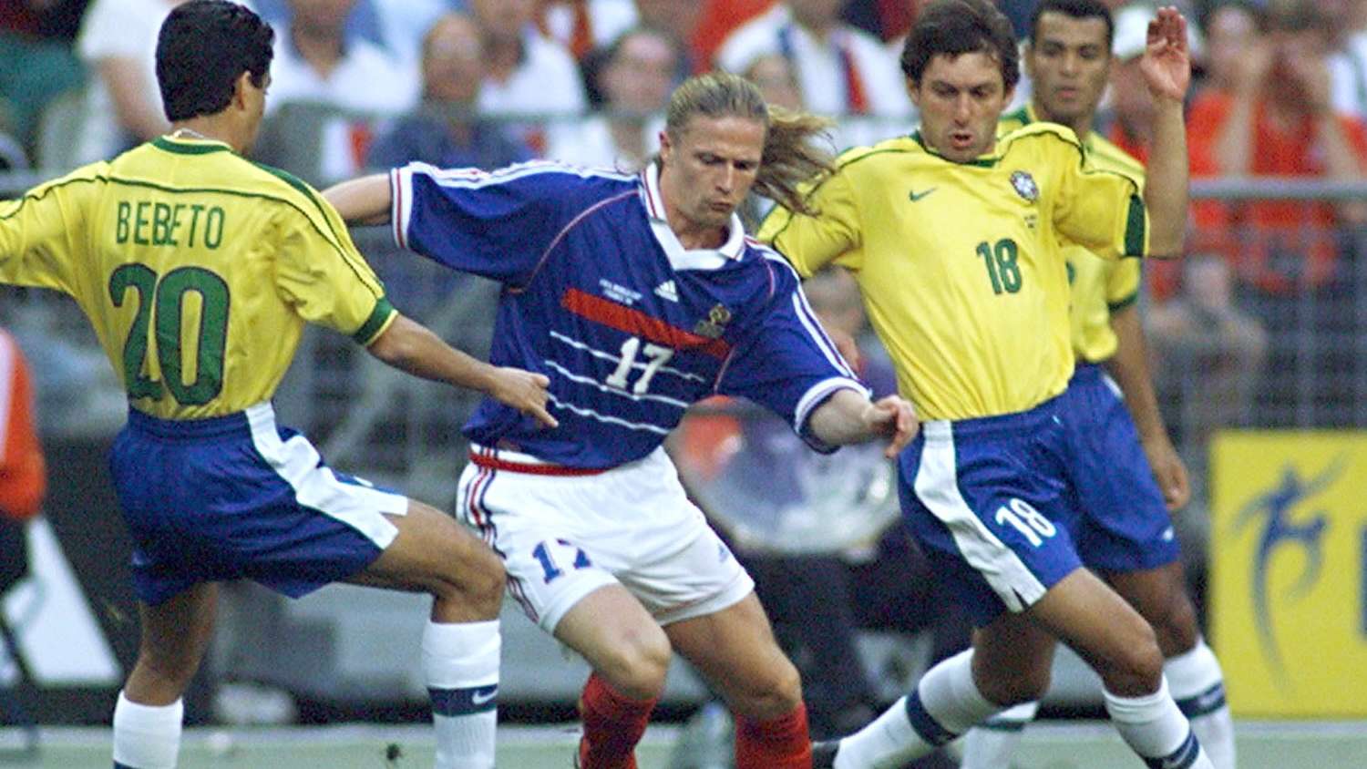 CUP-FR98-BRA-FRA-BEBETO-PETIT-LEONARDO