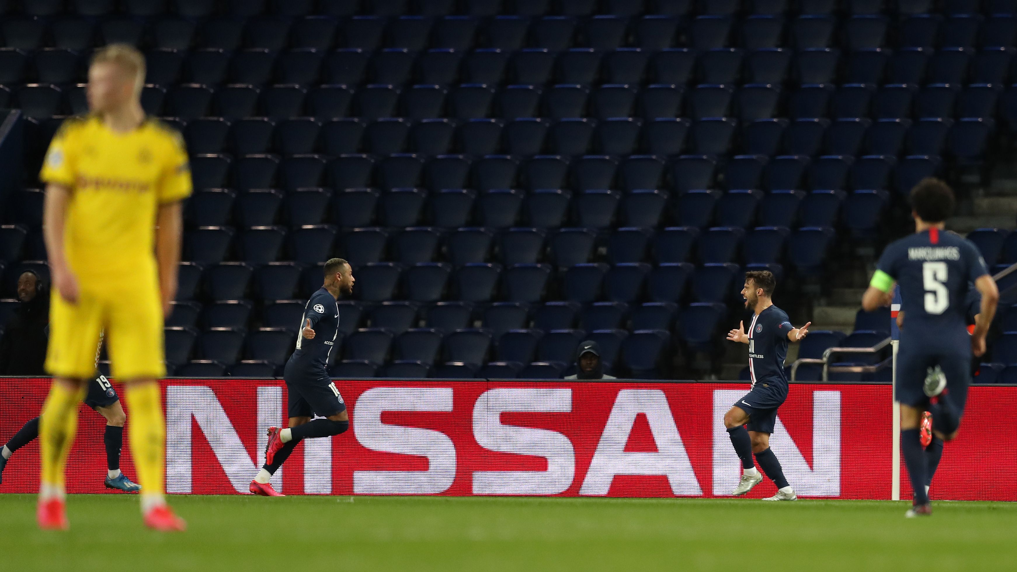 Paris Saint-Germain v Borussia Dortmund - UEFA Champions League Round of 16: Second Leg