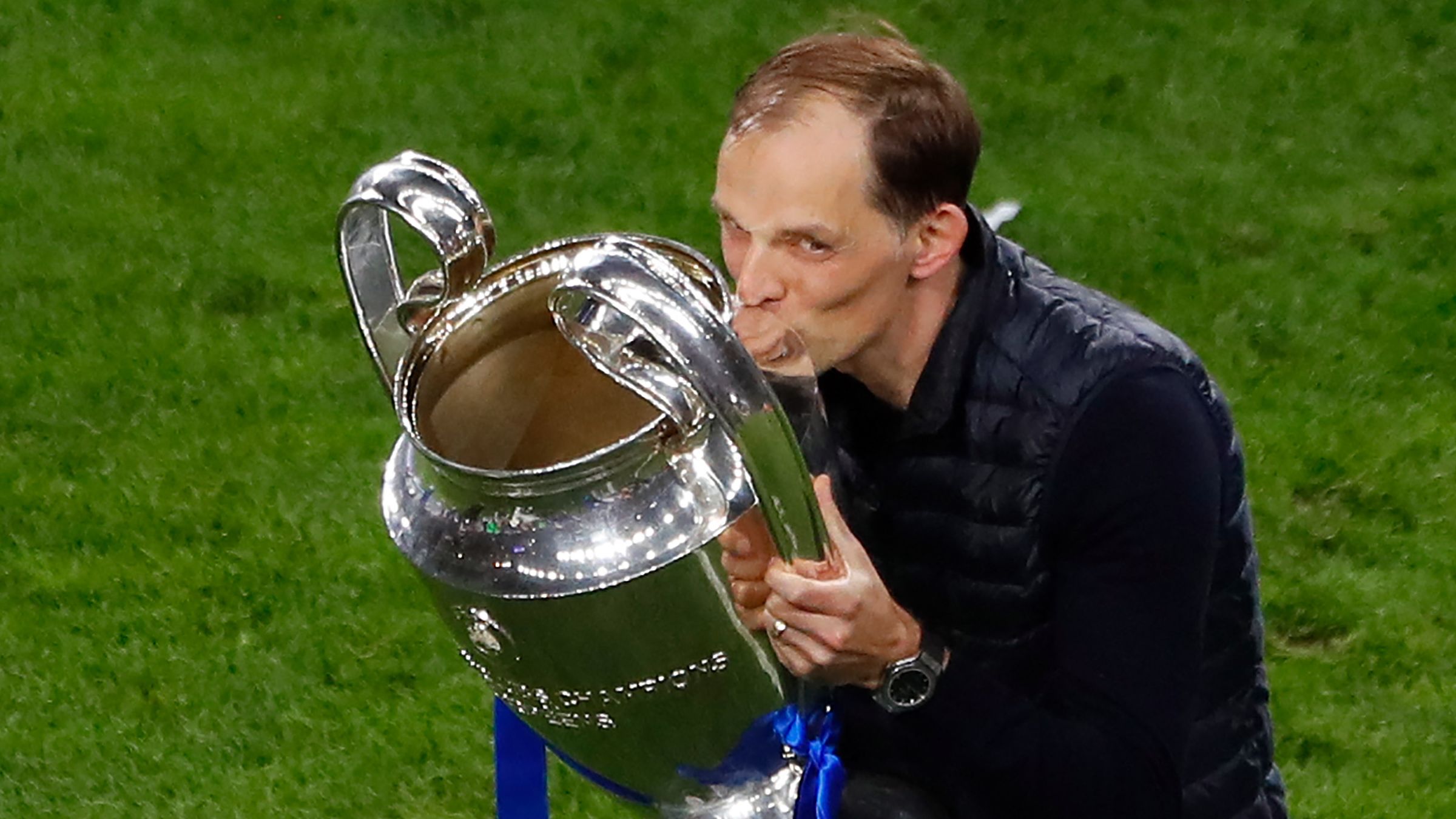 TOPSHOT-FBL-EUR-C1-MAN CITY-CHELSEA-TROPHY