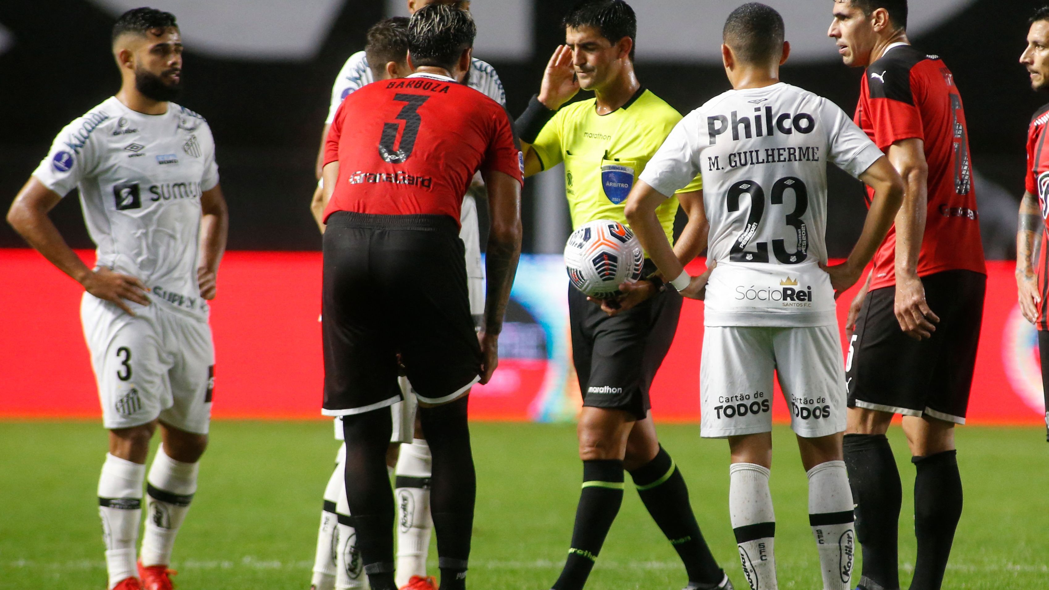 FBL-LIBERTADORES-FLUMINENSE-BARCELONA