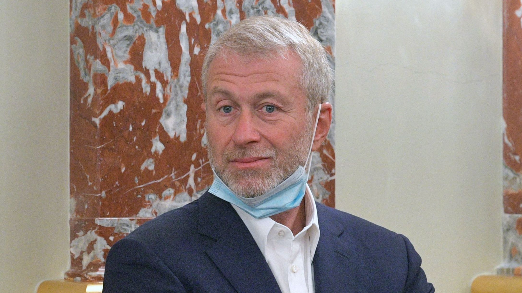 'They had been poisoned' - Chelsea insider reveals how ex-Blues owner Roman Abramovich was rendered 'blind' and left in 'searing pain' following suspected poisoning | Goal.com UK