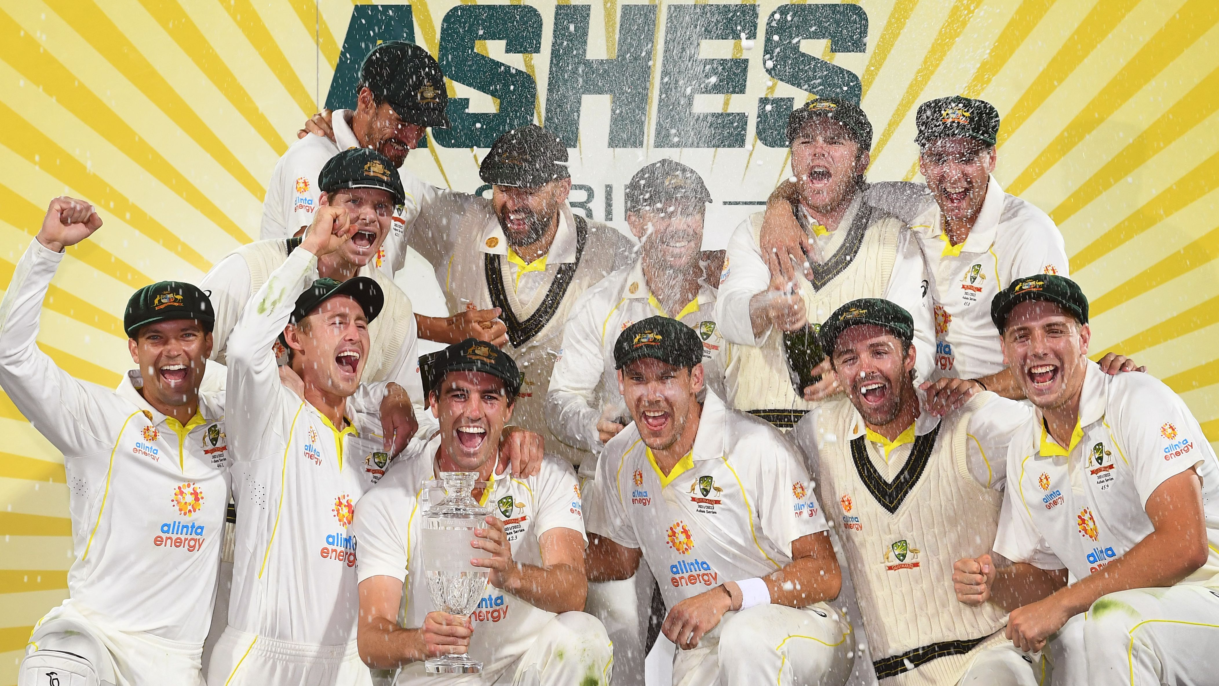 TOPSHOT-CRICKET-ASHES-AUS-ENG