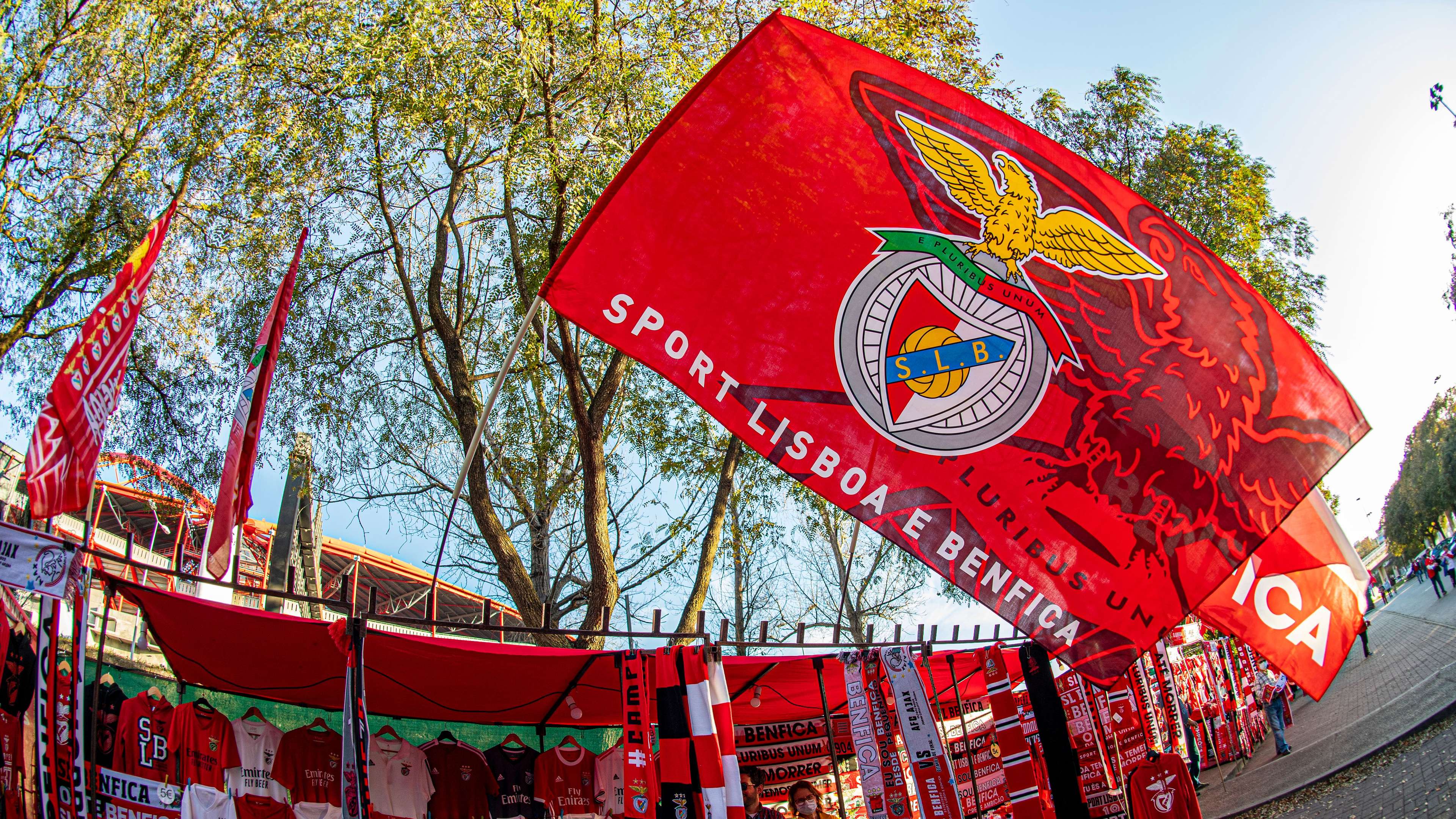 SL Benfica v AFC Ajax: Round Of Sixteen Leg One - UEFA Champions League