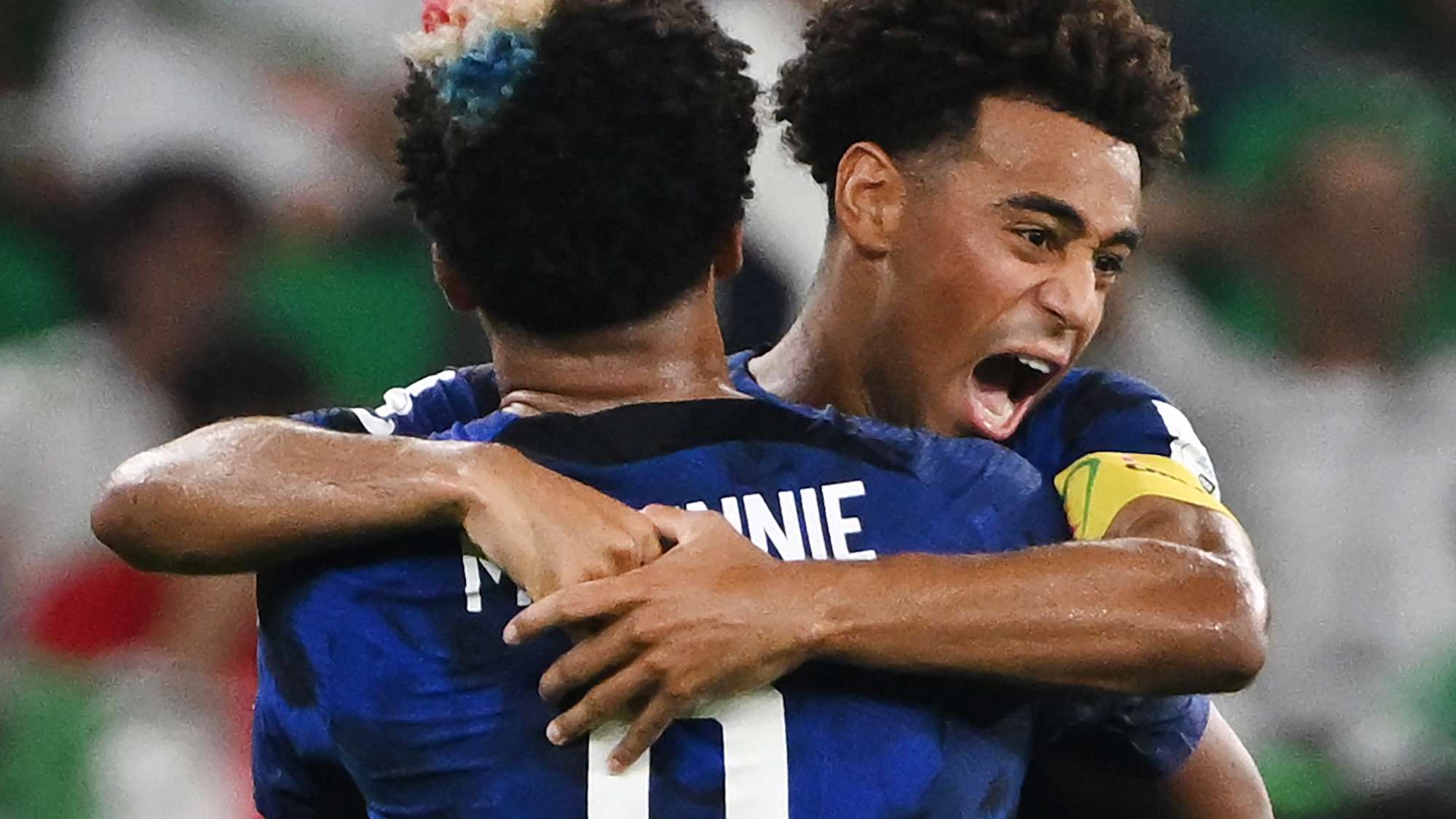 TOPSHOT-FBL-WC-2022-MATCH34-IRI-USA