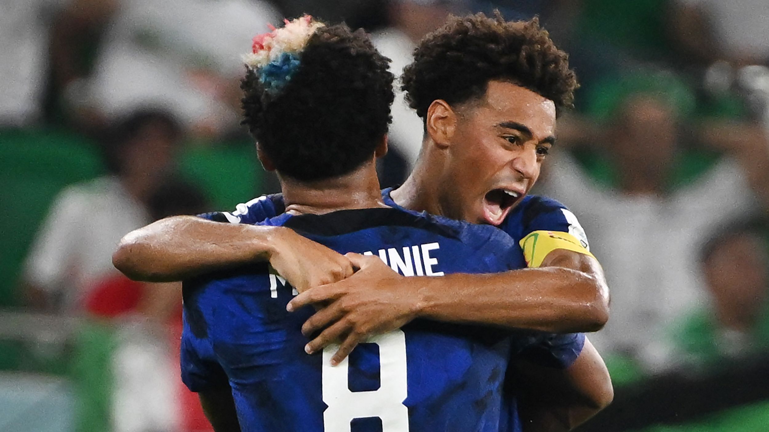 TOPSHOT-FBL-WC-2022-MATCH34-IRI-USA