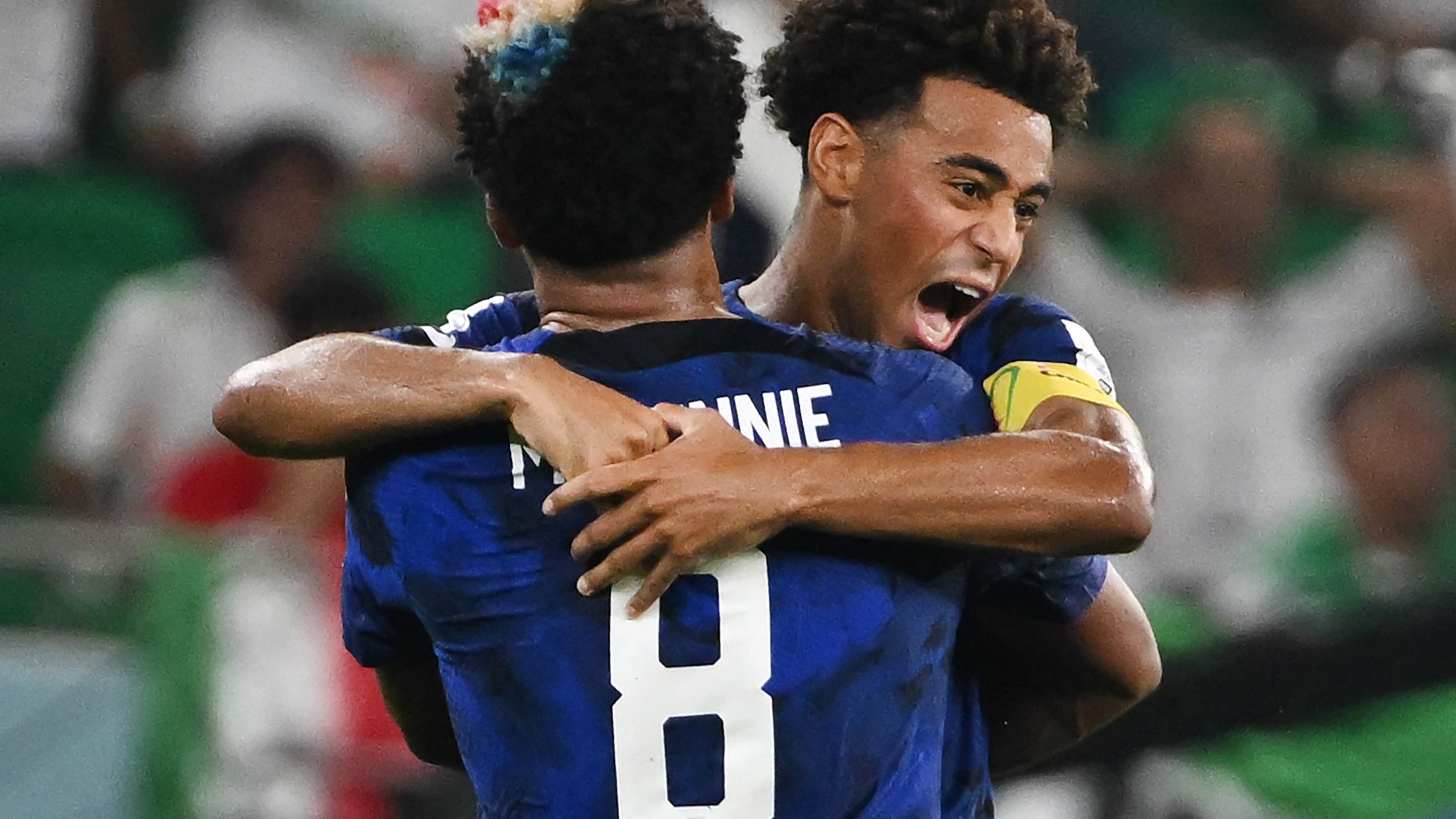 TOPSHOT-FBL-WC-2022-MATCH34-IRI-USA