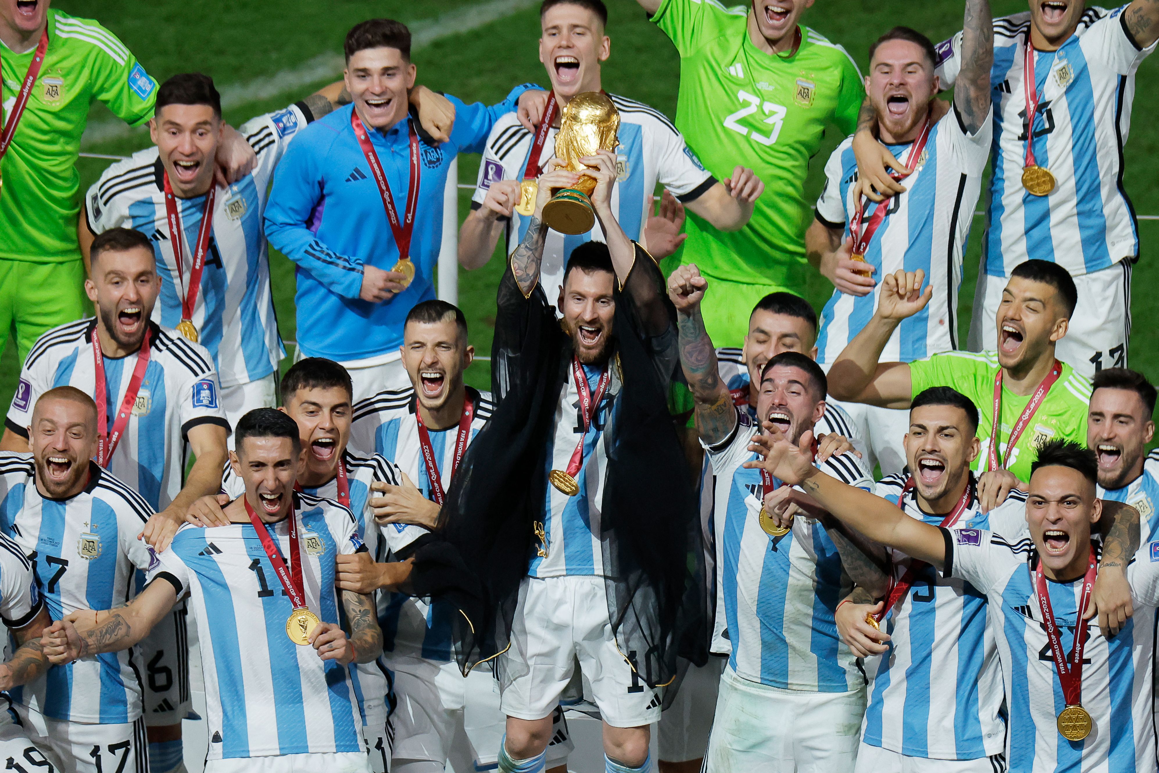 FBL-WC-2022-MATCH64-ARG-FRA-TROPHY