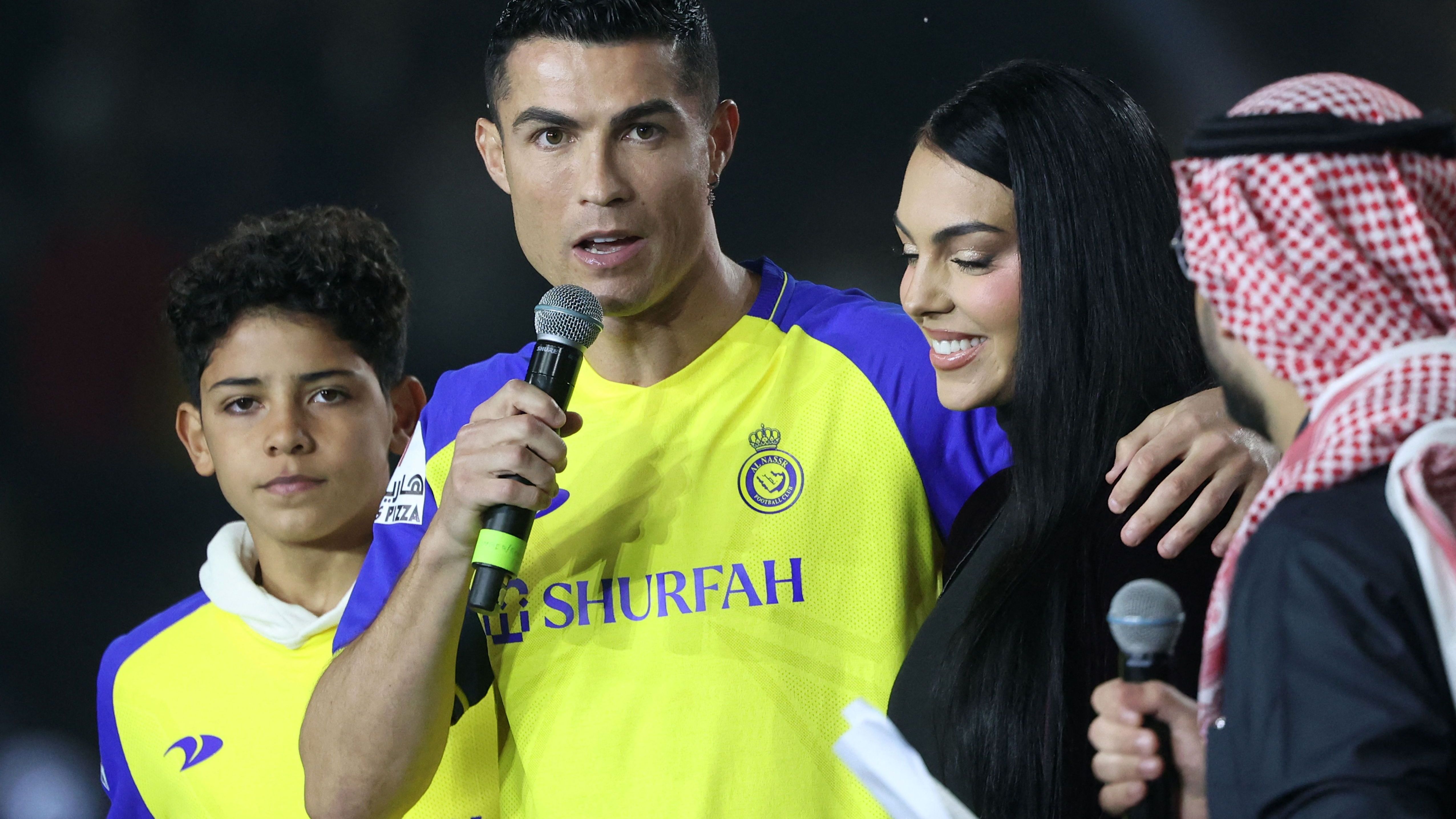 TOPSHOT-FBL-KSA-NASSR-RONALDO