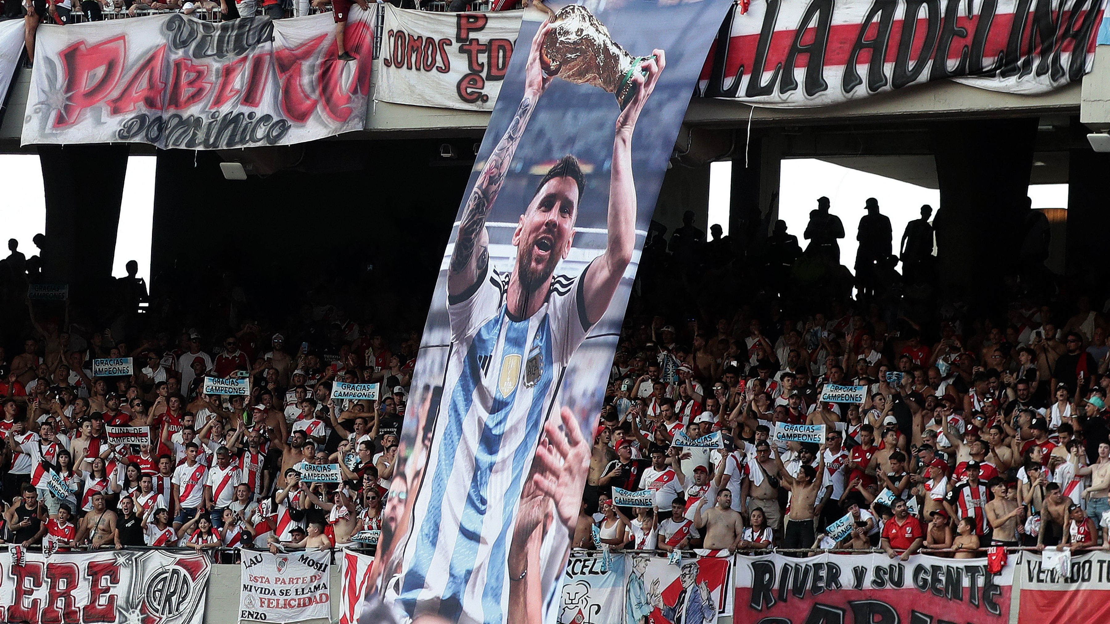 FBL-ARG-RIVER-ARGENTINOS-MESSI