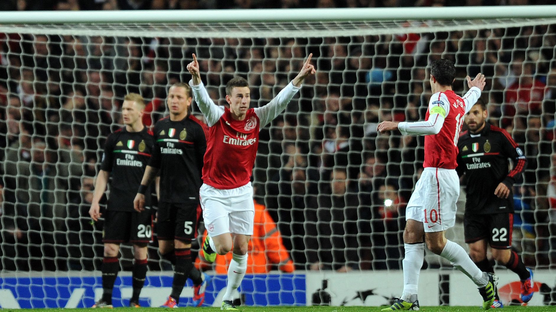 TOPSHOT-FBL-EUR-C1-ARSENAL-ACMILAN