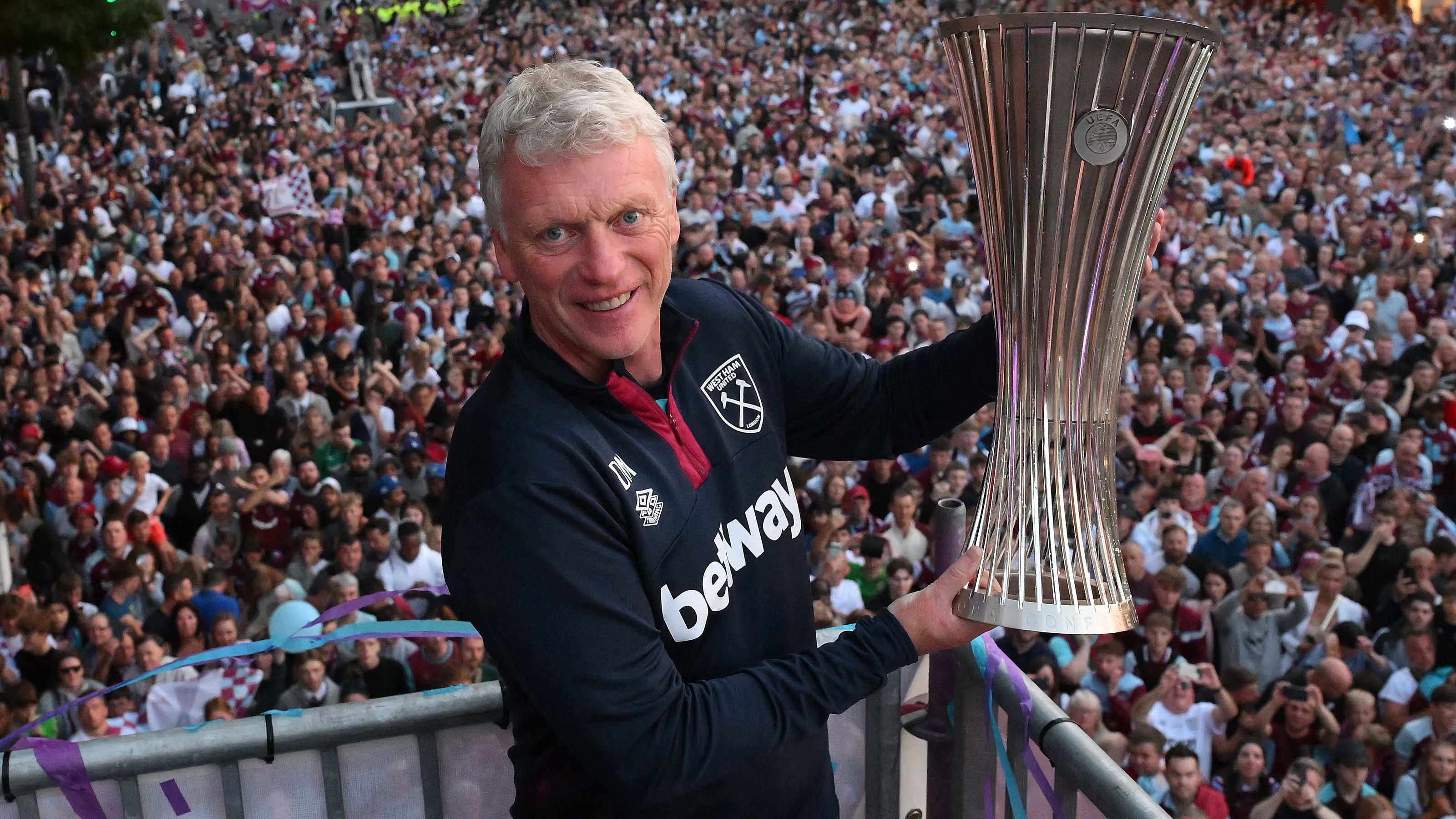 FBL-EUR-C4-WEST HAM-PARADE