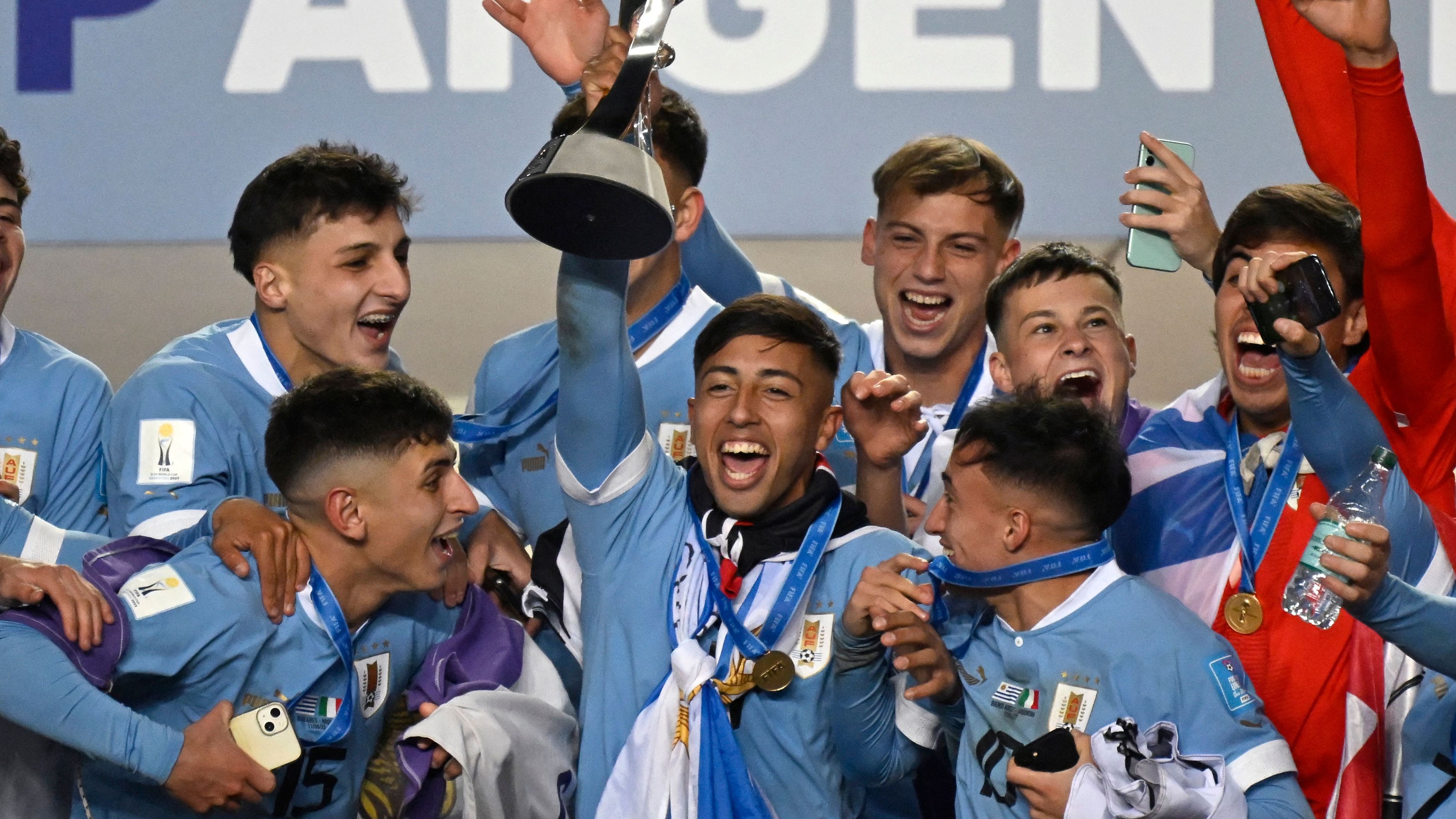 TOPSHOT-FBL-WC-U20-2023-URU-ITA